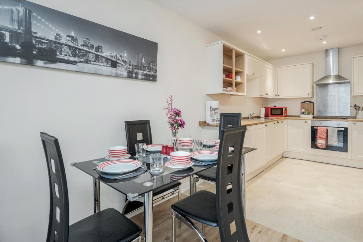 Watford Vacations - MPL Apartments - Queens Broadway F4 - Property Image 4