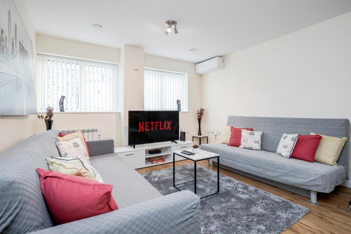 Watford Vacations - MPL Apartments - Queens Broadway F4 - Property Image 13