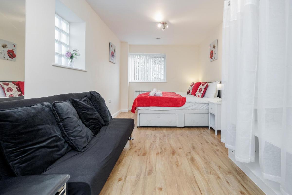 Watford Vacations - MPL Apartments - Queens Broadway F4 - Property Image 2