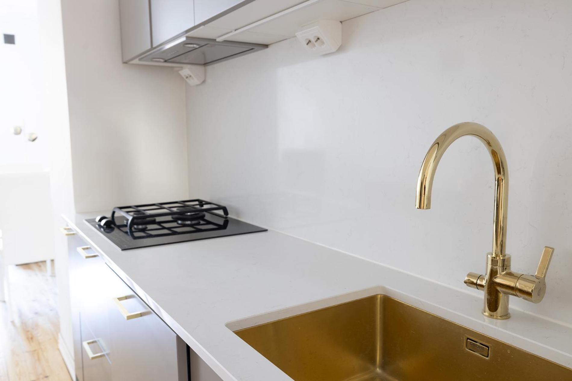 Stylish 3BR Apartment in Center with Sauna Tub view 5
