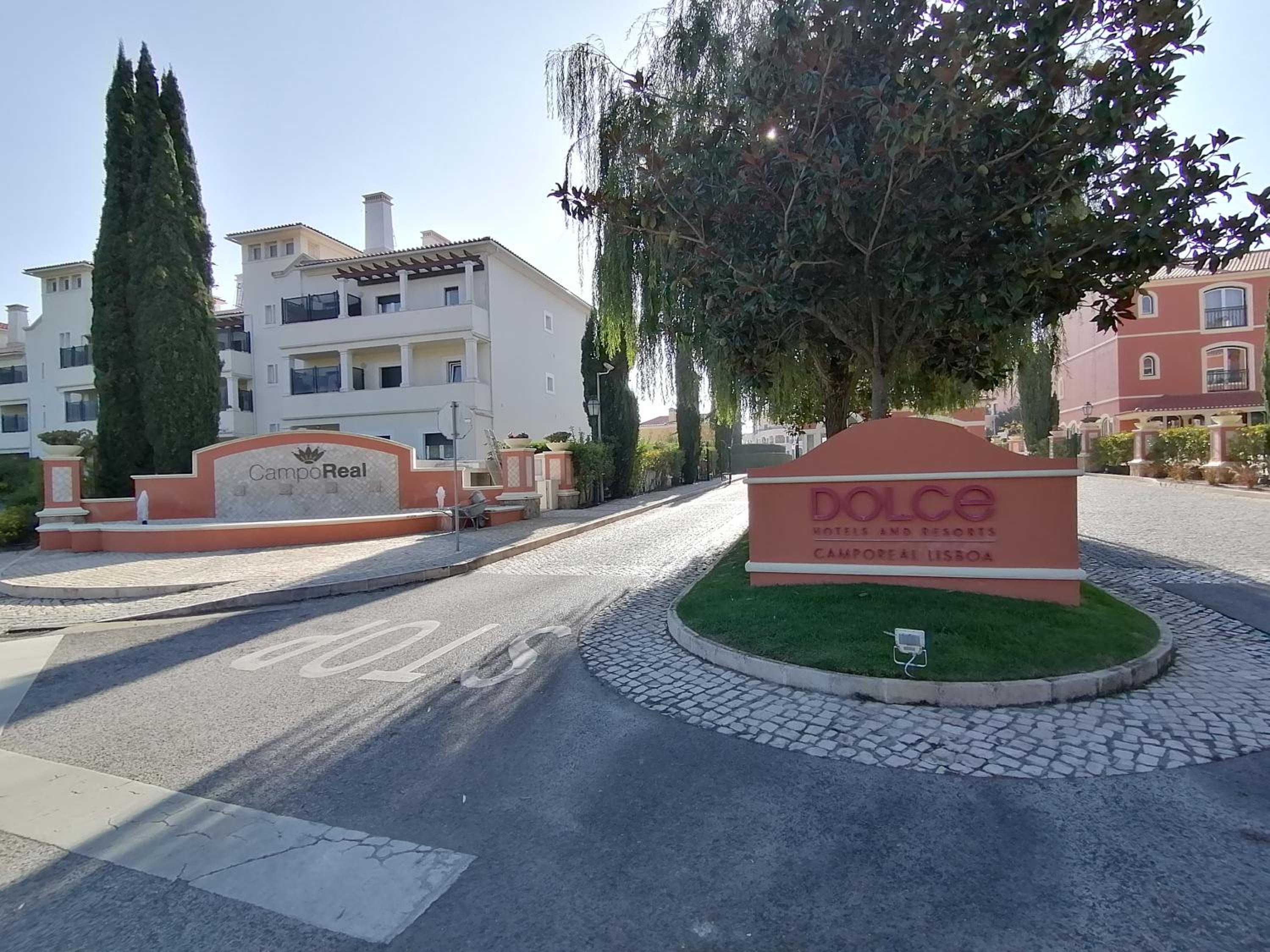 Villa with swimming pool in Golf Resort view 5