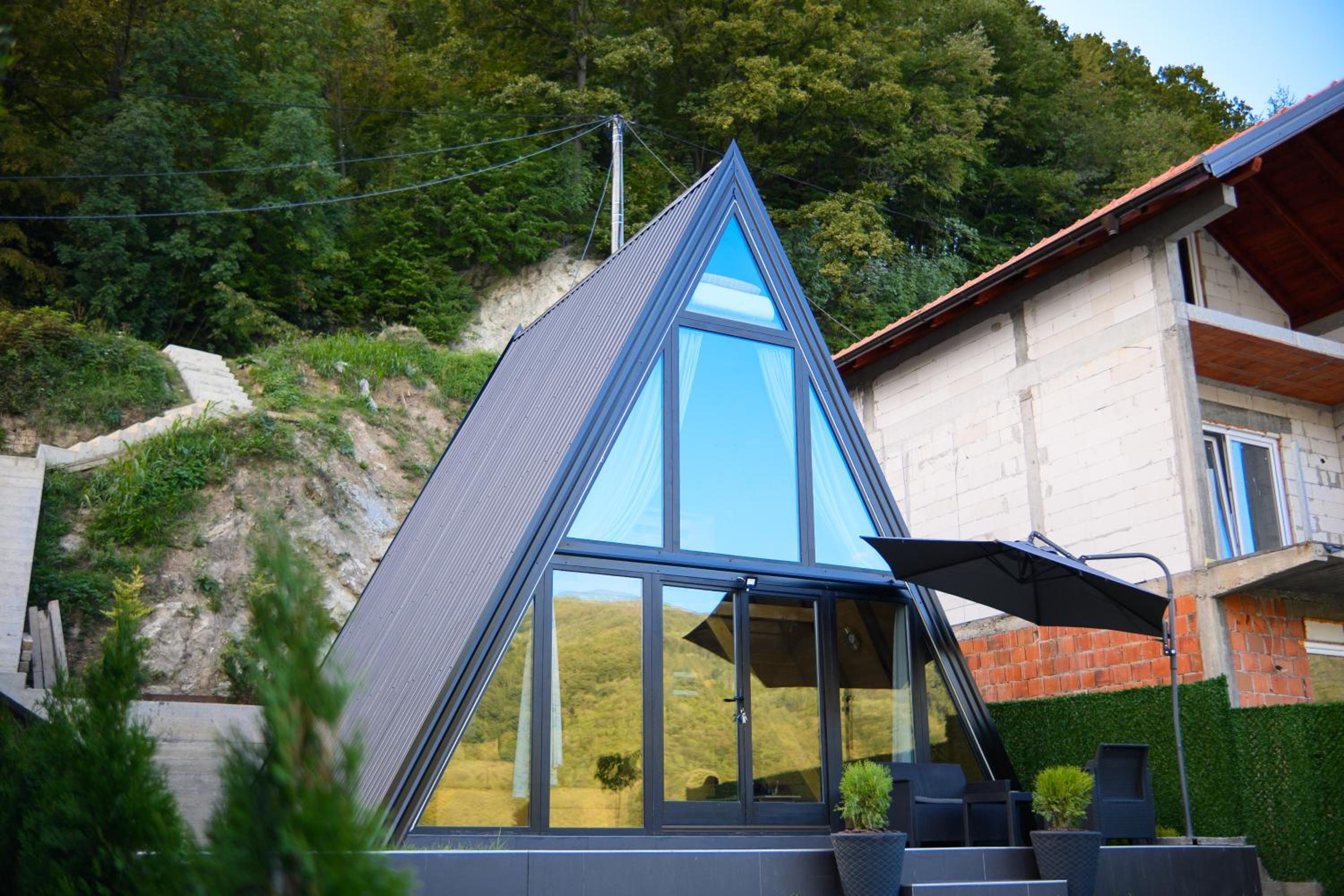 Unique Lake House Paradiso