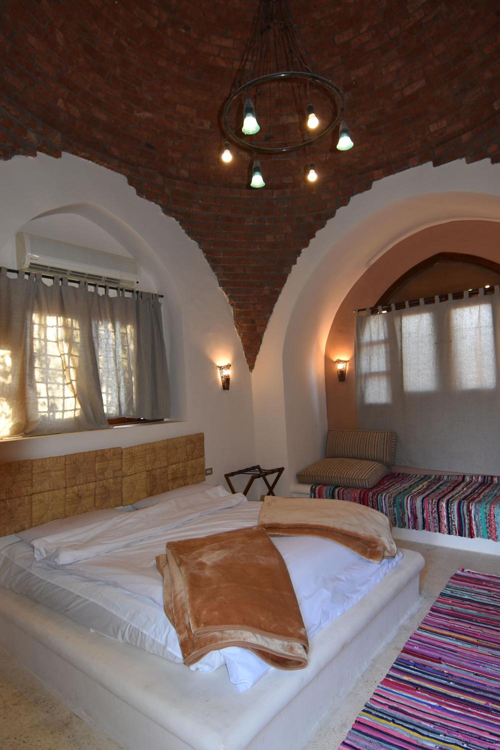 Tzila Bahariya