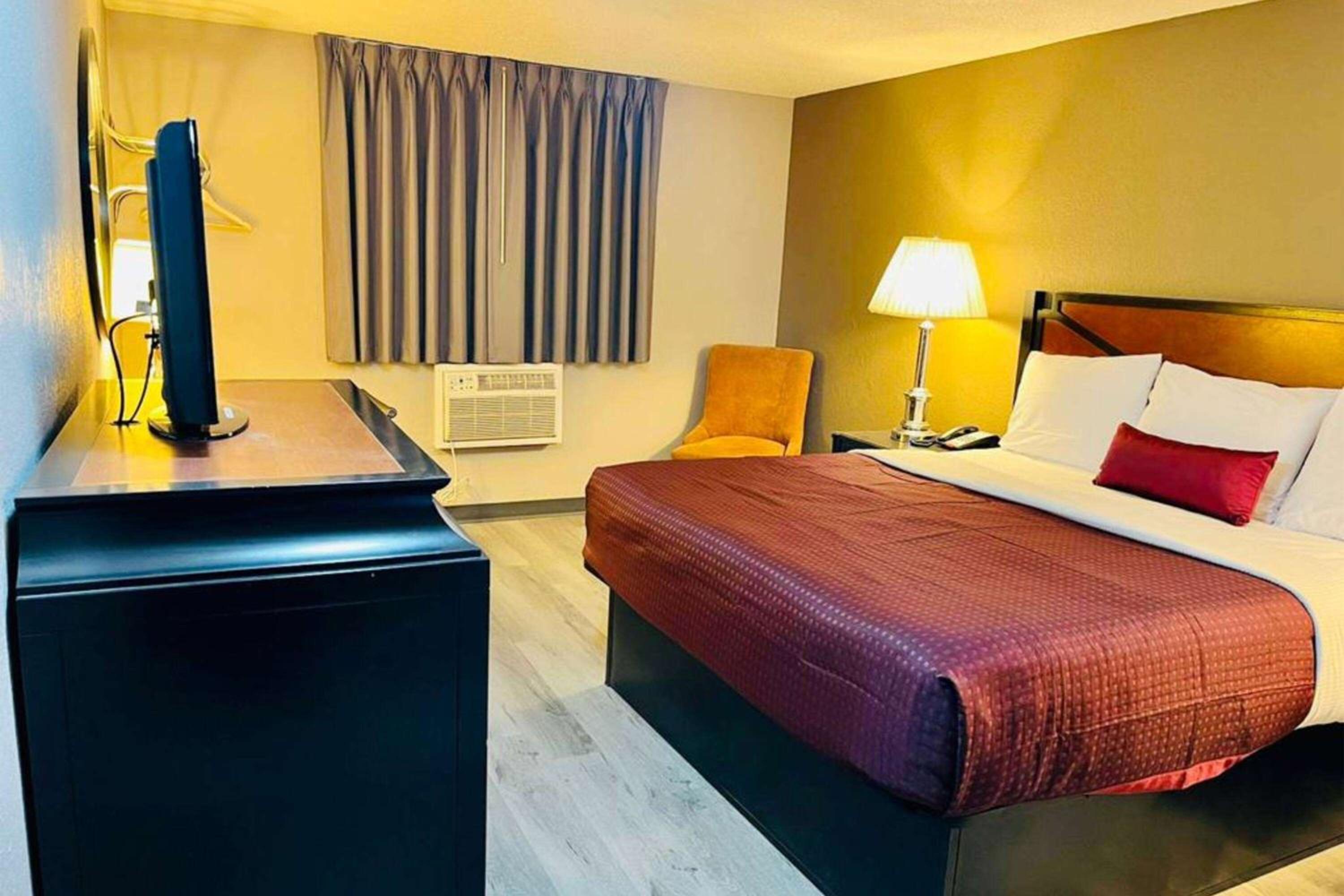 Super 8 by Wyndham Benton Harbor St Joseph view 3