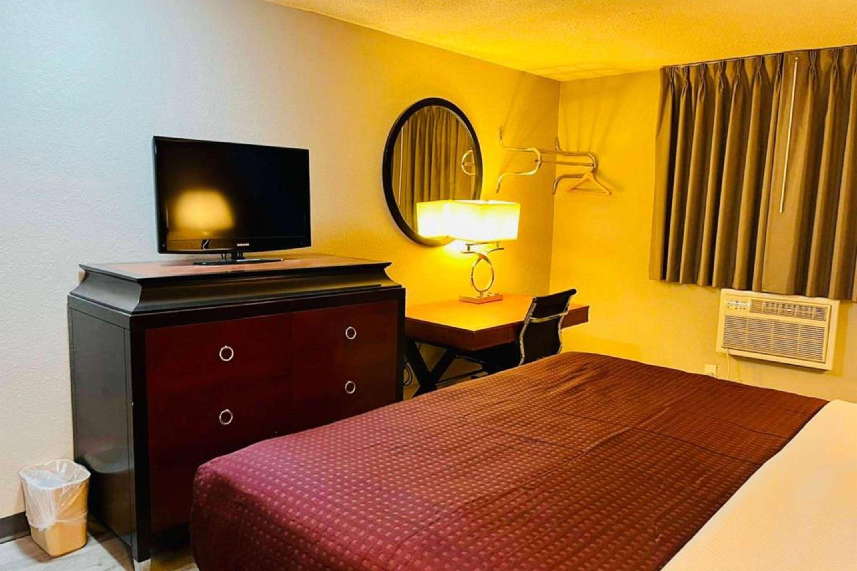 Super 8 by Wyndham Benton Harbor St Joseph view 4