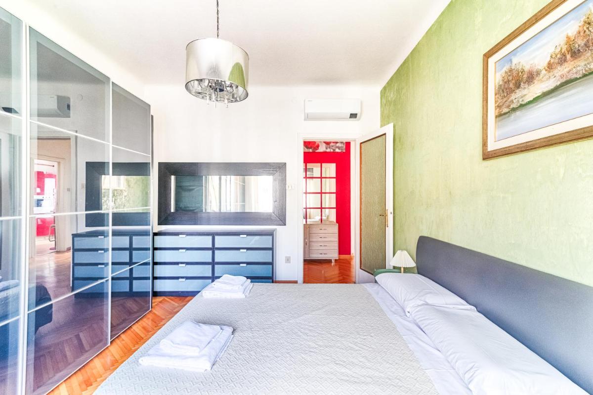 JJ's Place en Trieste — hotel room