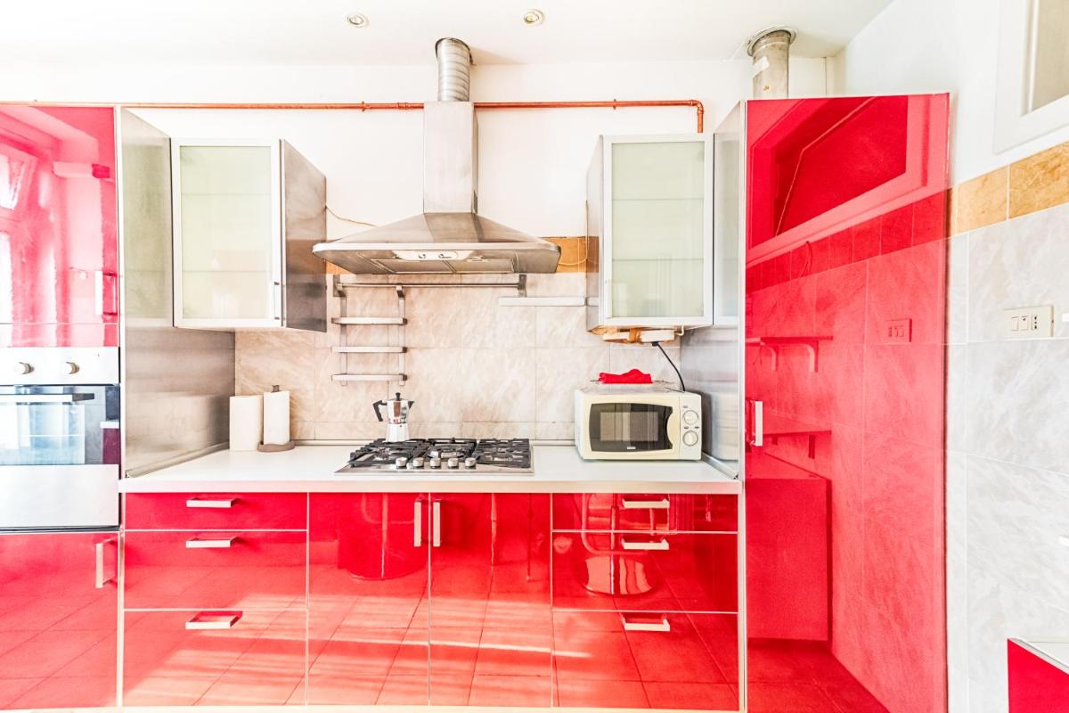 JJ's Place en Trieste — kitchen