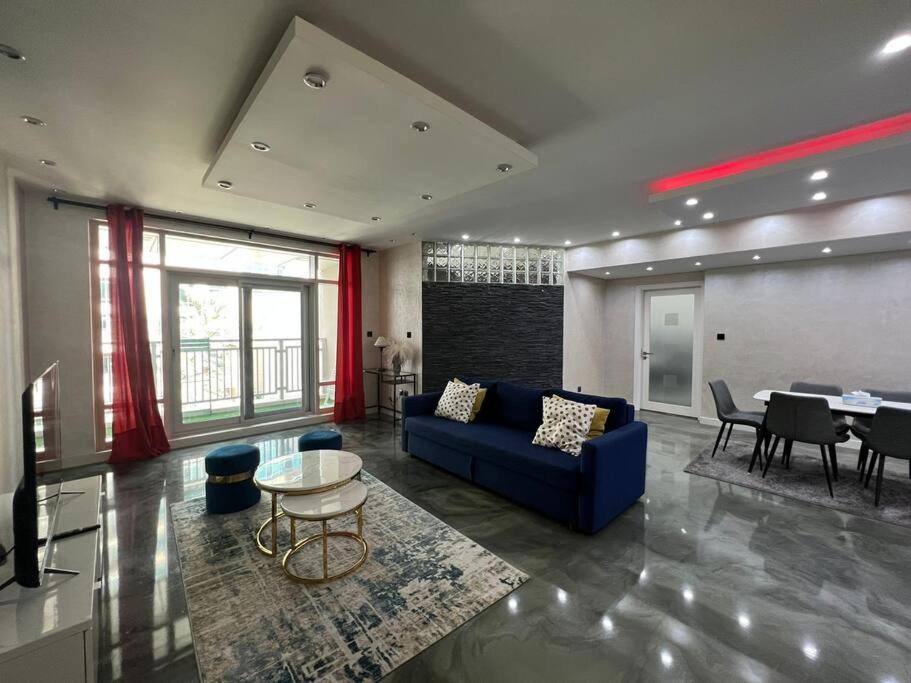BEAUTIFUL AND COZY 2 BR APARTMENT IN THE HEART OF DOWNTOWN