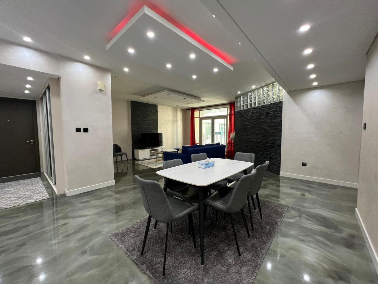 BEAUTIFUL AND COZY 2 BR APARTMENT IN THE HEART OF DOWNTOWN
