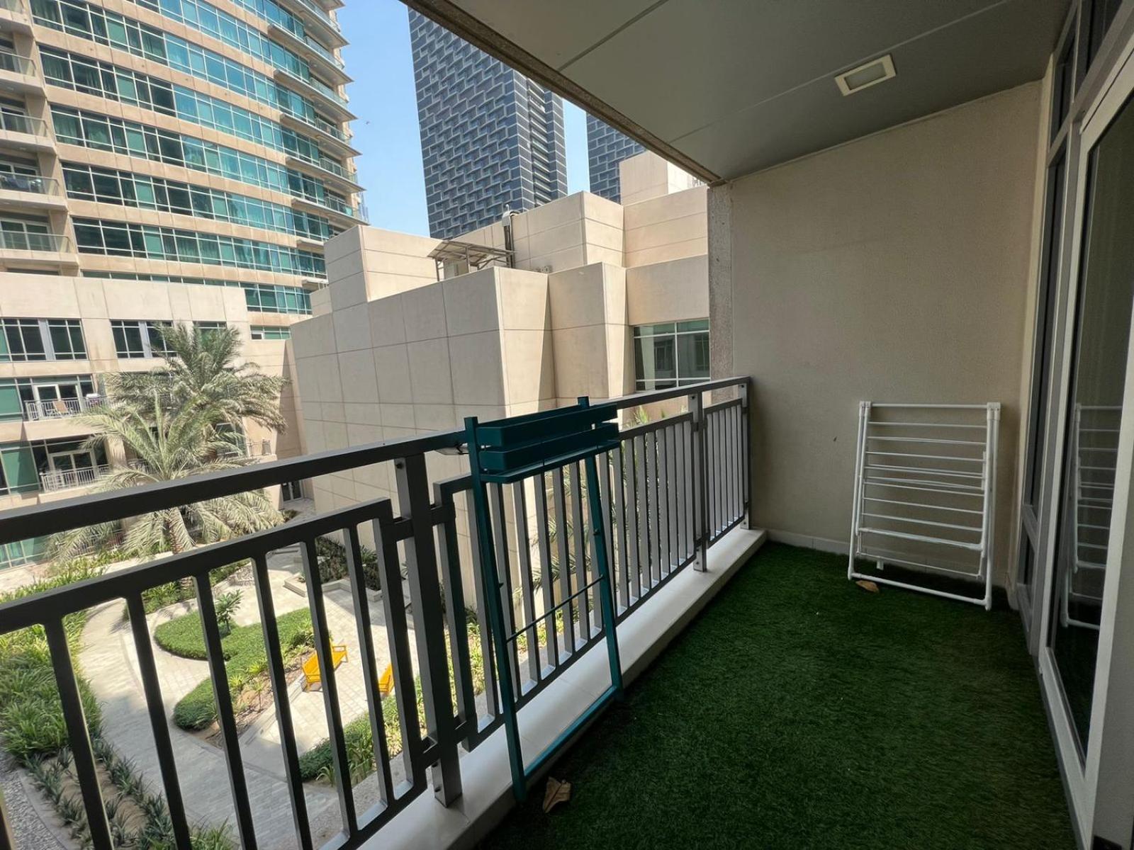 BEAUTIFUL AND COZY 2 BR APARTMENT IN THE HEART OF DOWNTOWN
