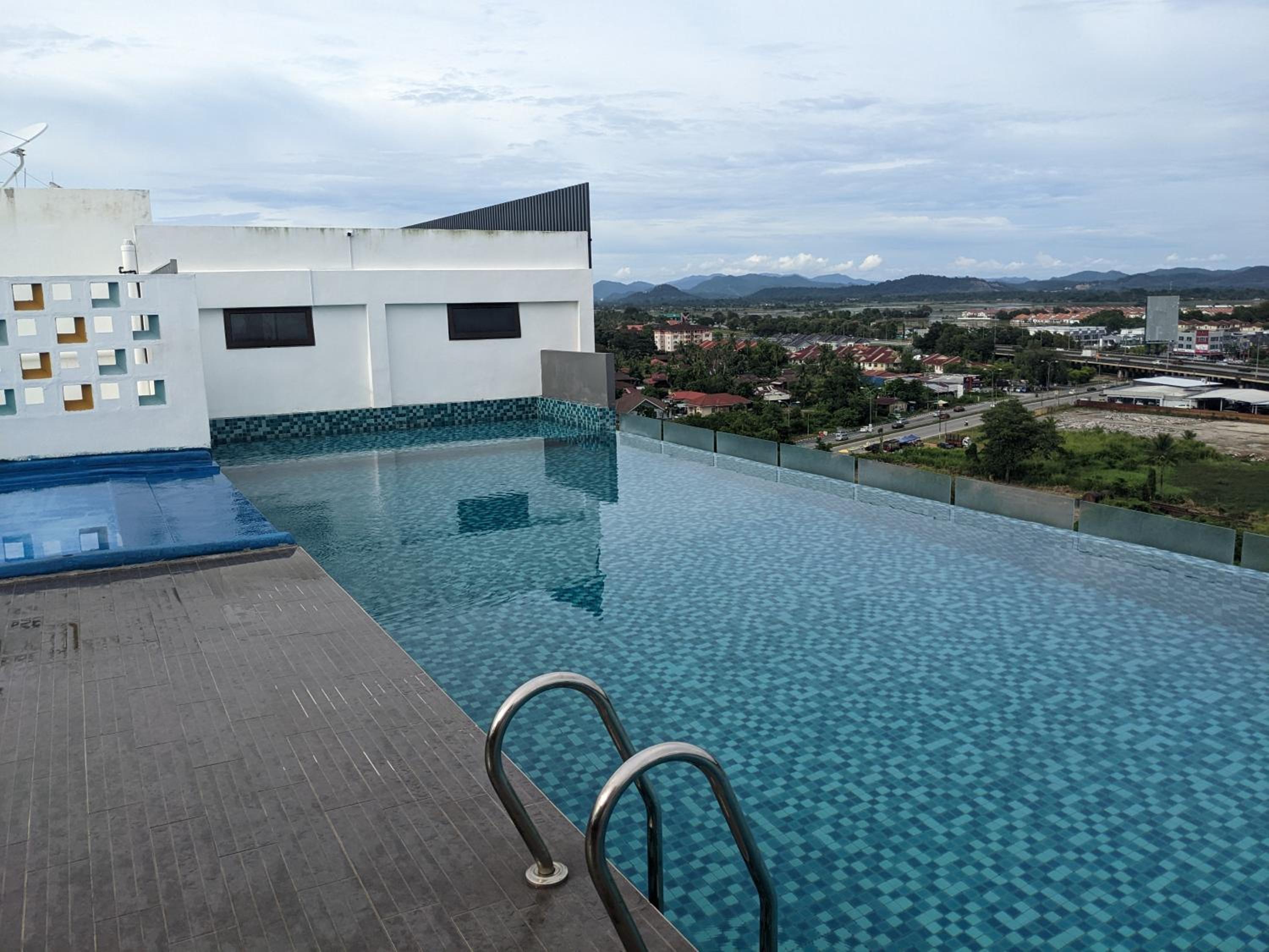 Alor Setar Imperio by IM Staycation 3bedroom & Rooftop Pool photo 6