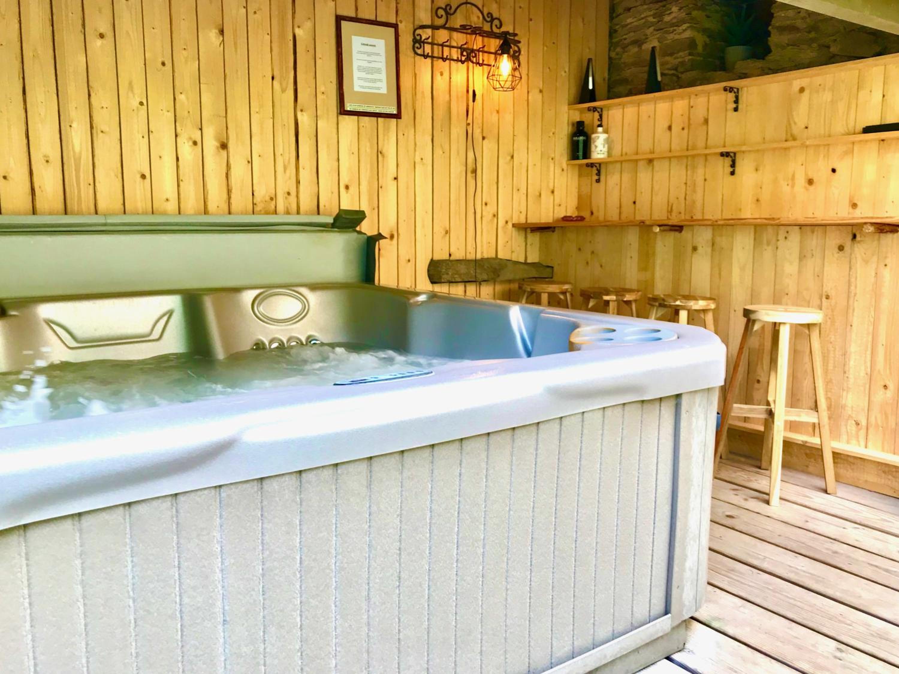 Gezellige Typisch Ardense woning met jacuzzi en grote afgesloten tuin in prachtige omgeving