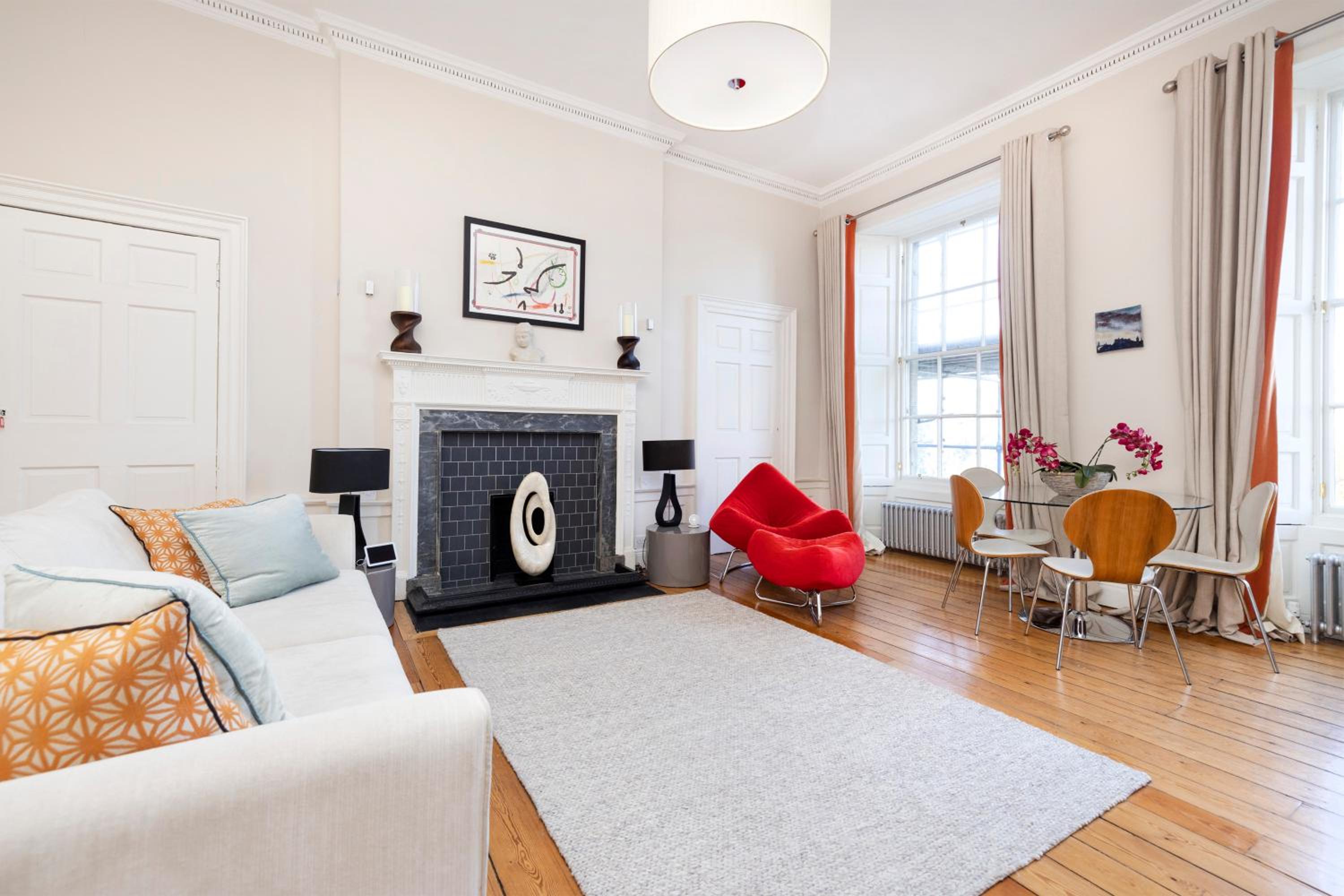 JOIVY Contemporary Flat in the New Town