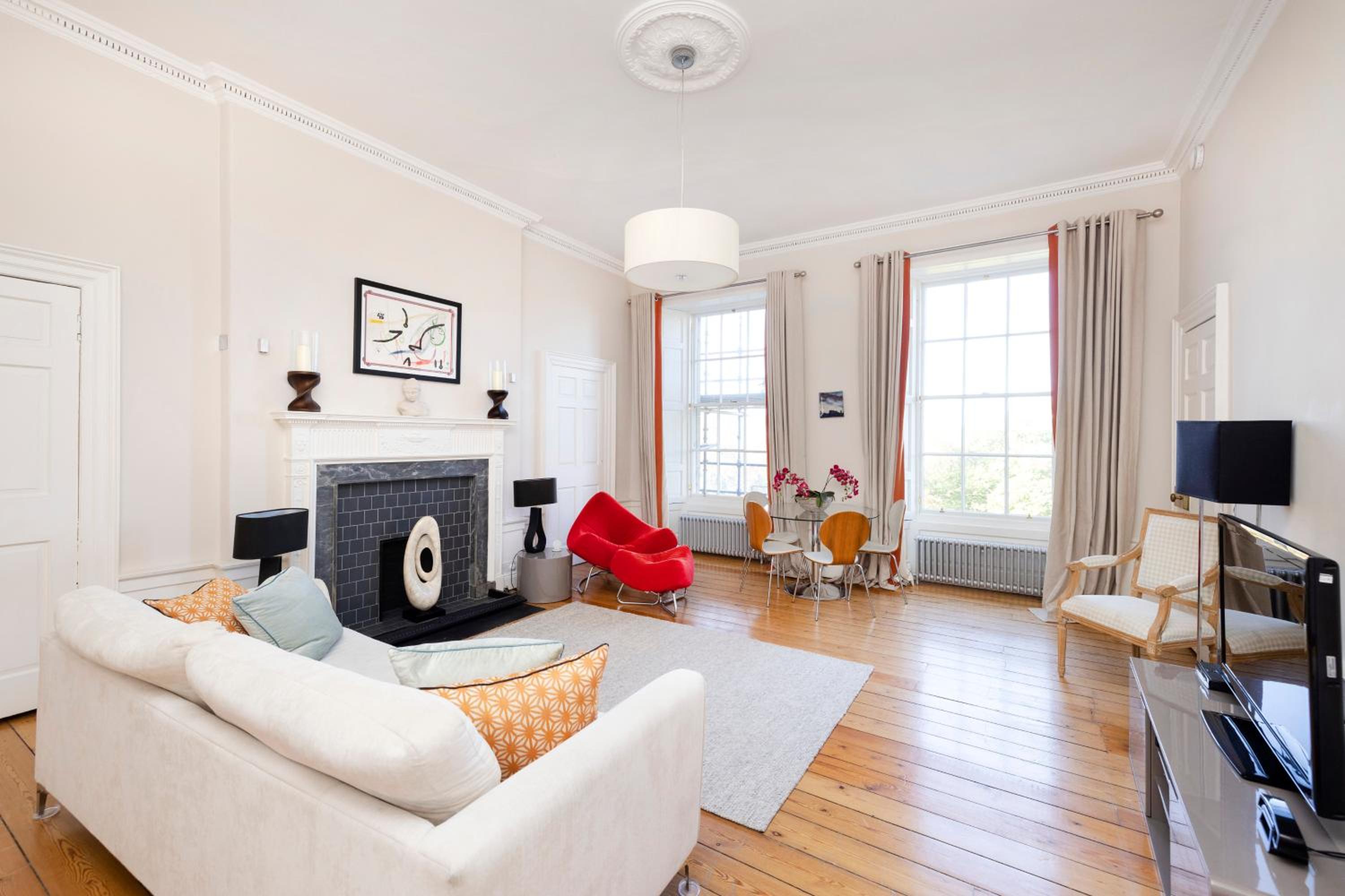 JOIVY Contemporary Flat in the New Town