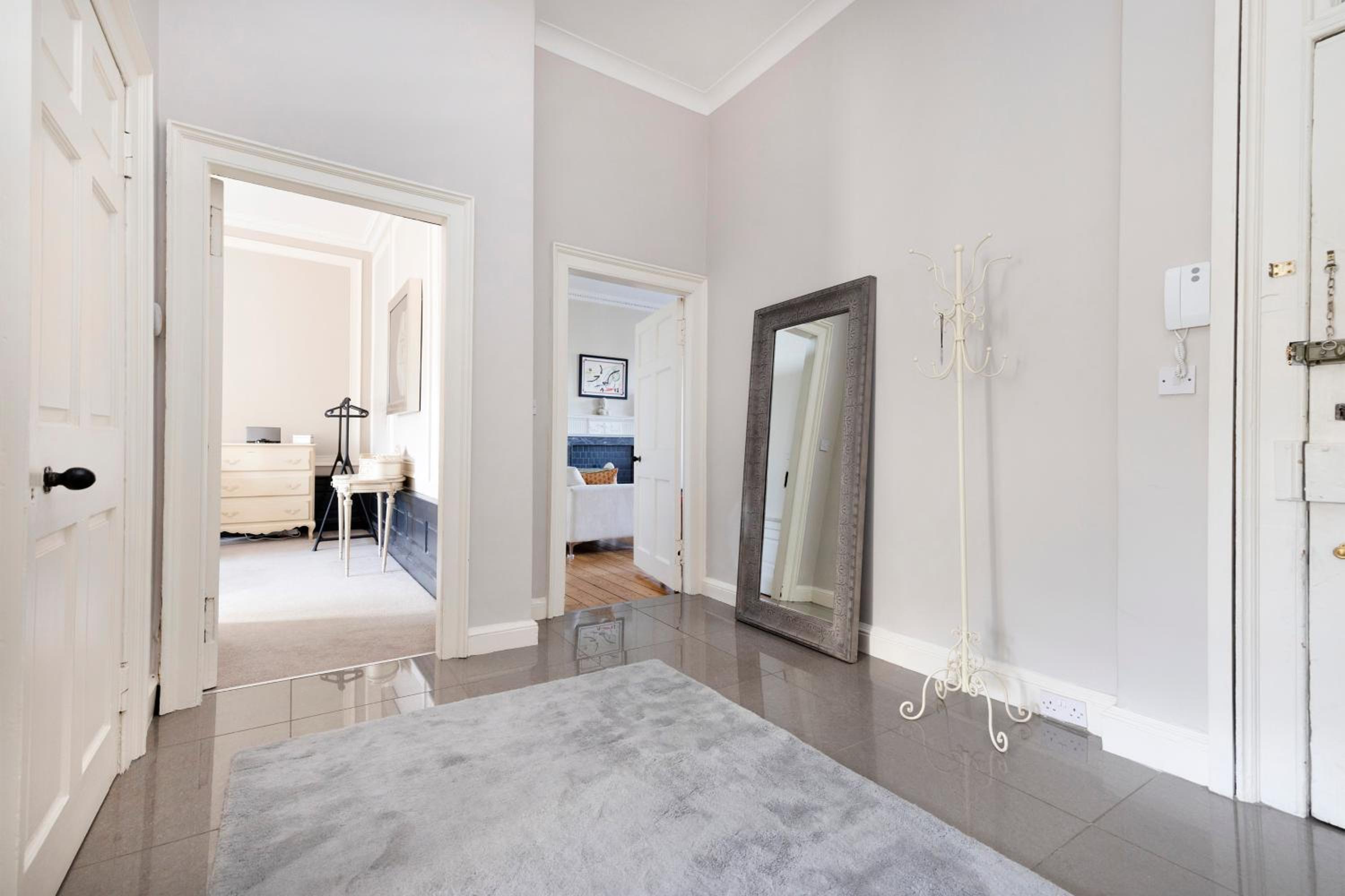 JOIVY Contemporary Flat in the New Town