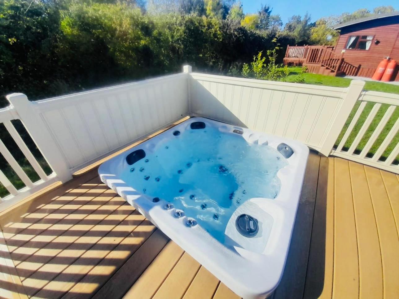 Bella Rose Lodge with Hot Tub view 3