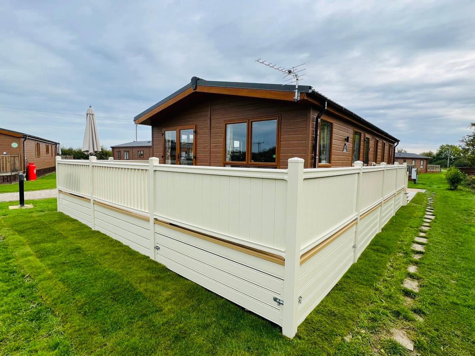 Bella Rose Lodge with Hot Tub view 2