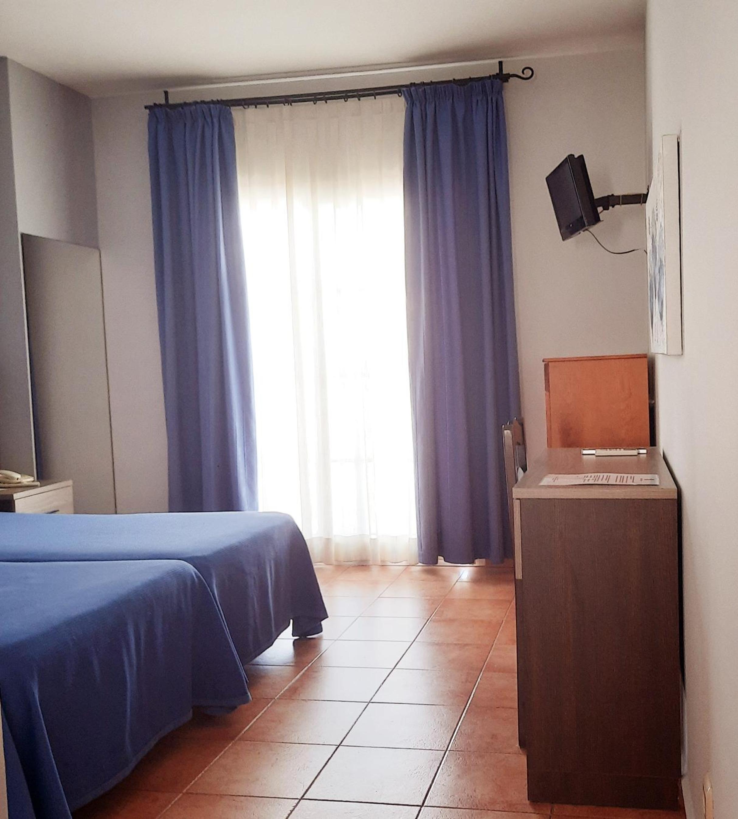 Hostal La Colonia view 4