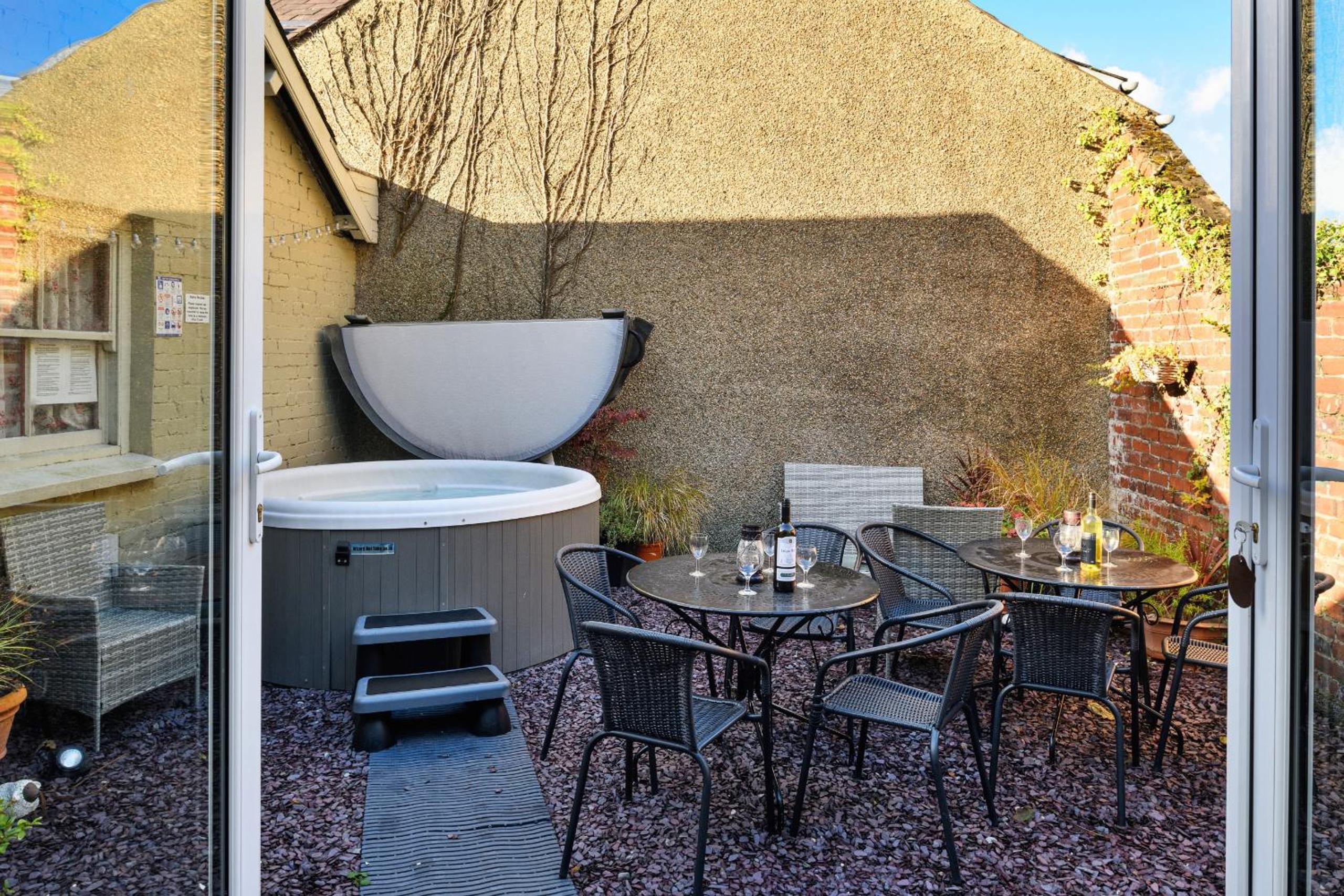 Finest Retreats - Awelon - Large Cottage to sleep 10 with Hot Tub view 3