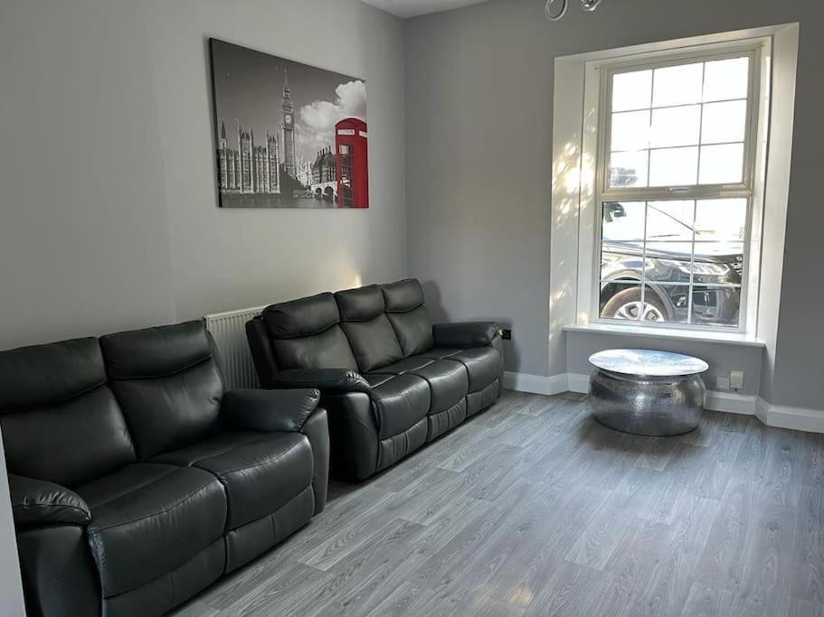 3 Bedroom Self Contained Ground Floor Flat With Parking view 2