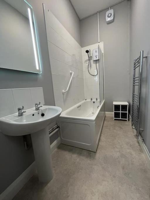3 Bedroom Self Contained Ground Floor Flat With Parking view 4