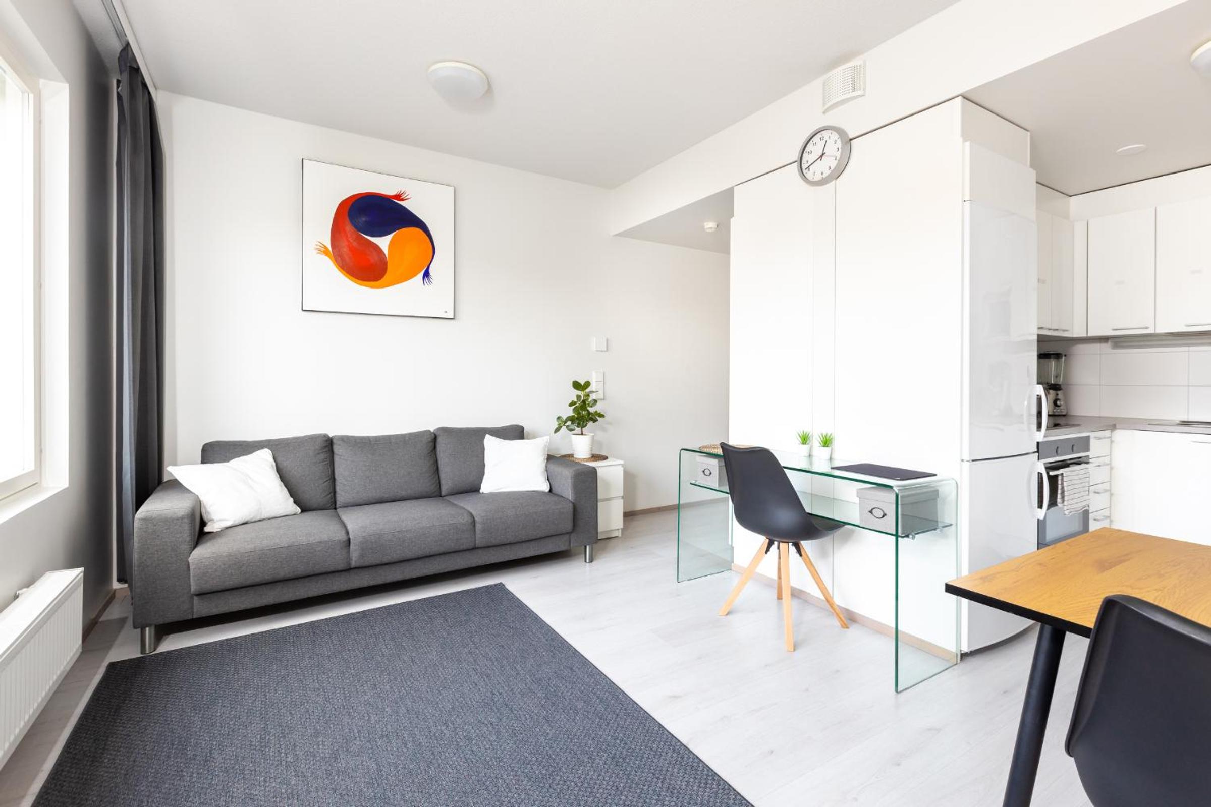 Valoisa parvekkeellinen kaksio, oma parkkipaikka view 2