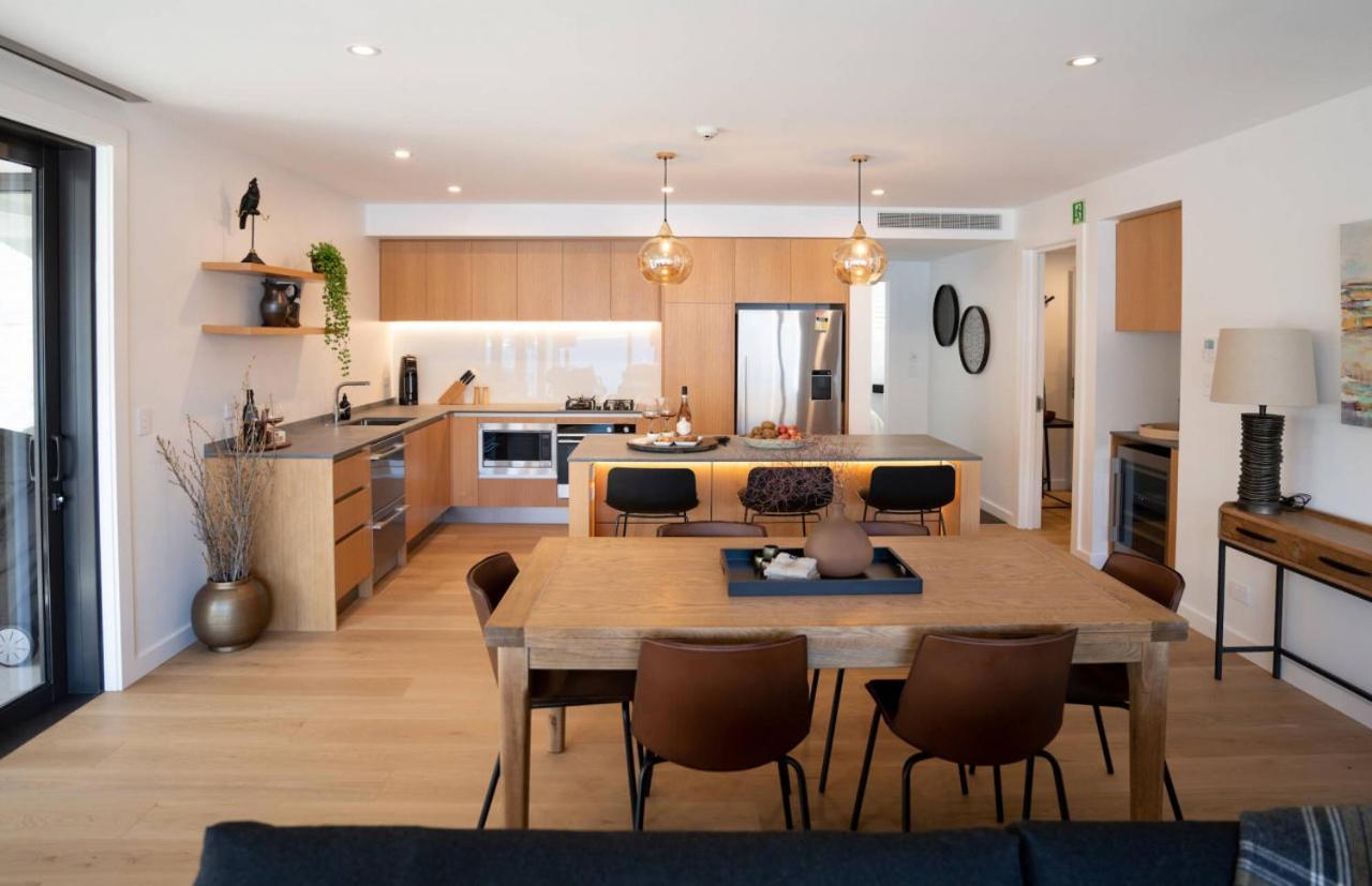 Genoa - Sleeps 6 - Lakefront Apartment view 2