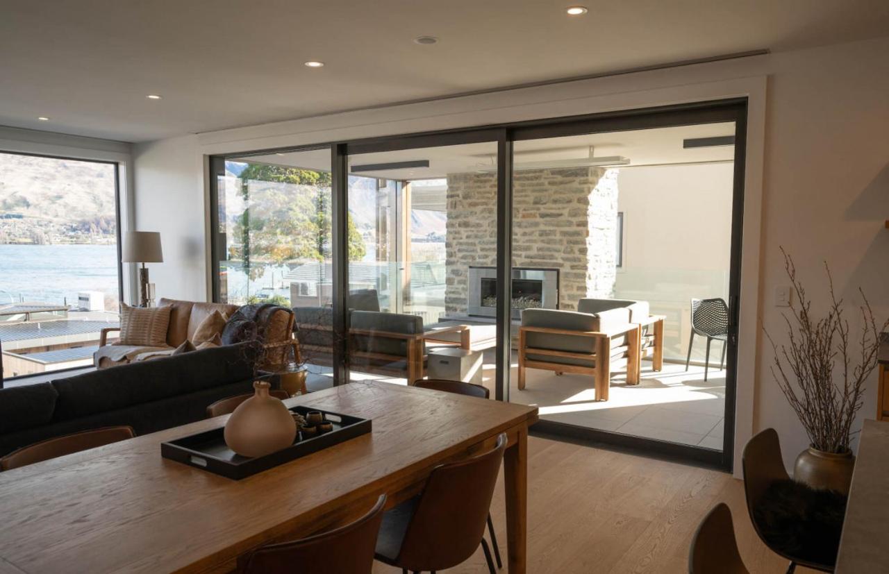 Genoa - Sleeps 6 - Lakefront Apartment view 5