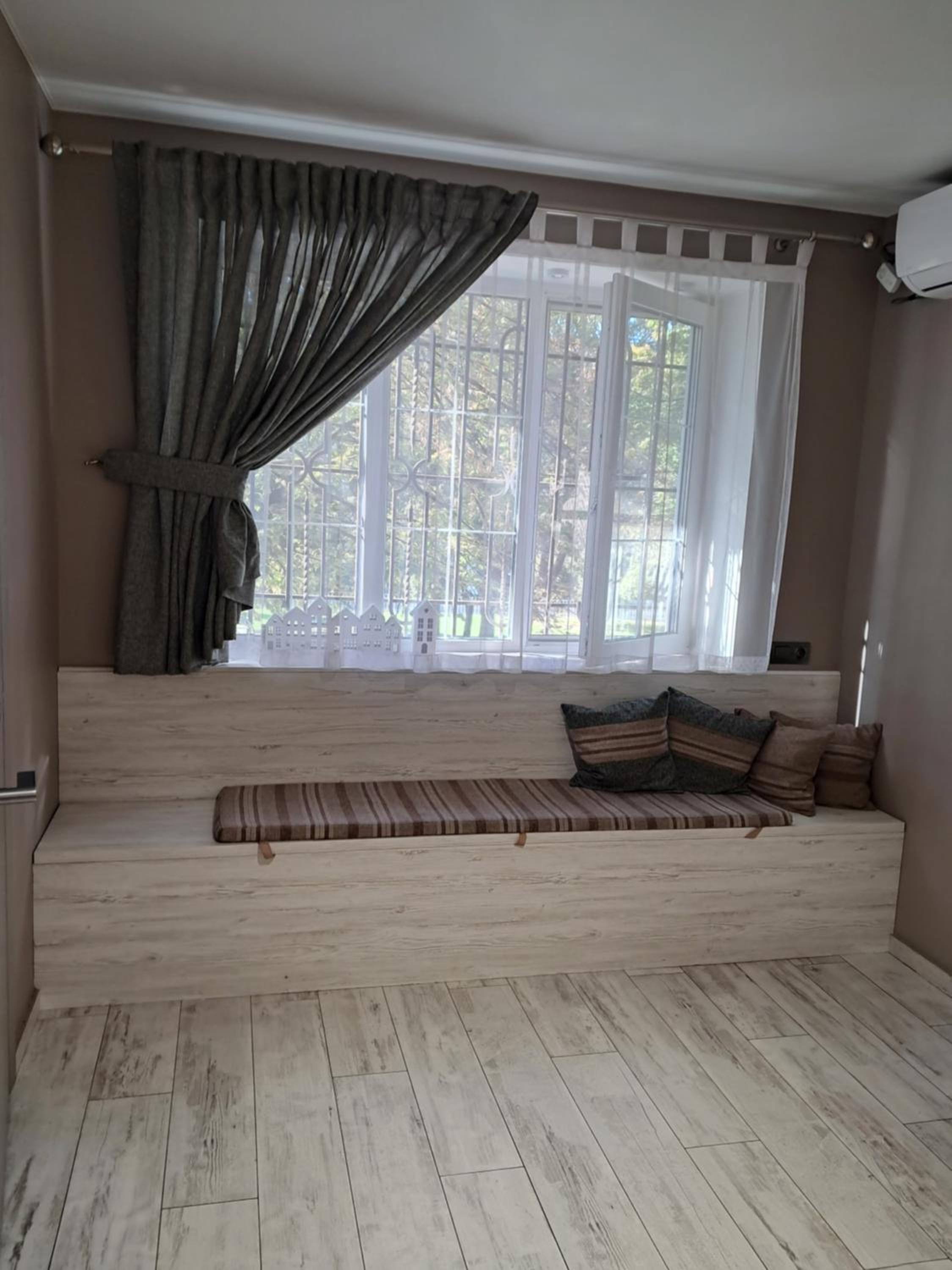 super apartment on O.Polya 137