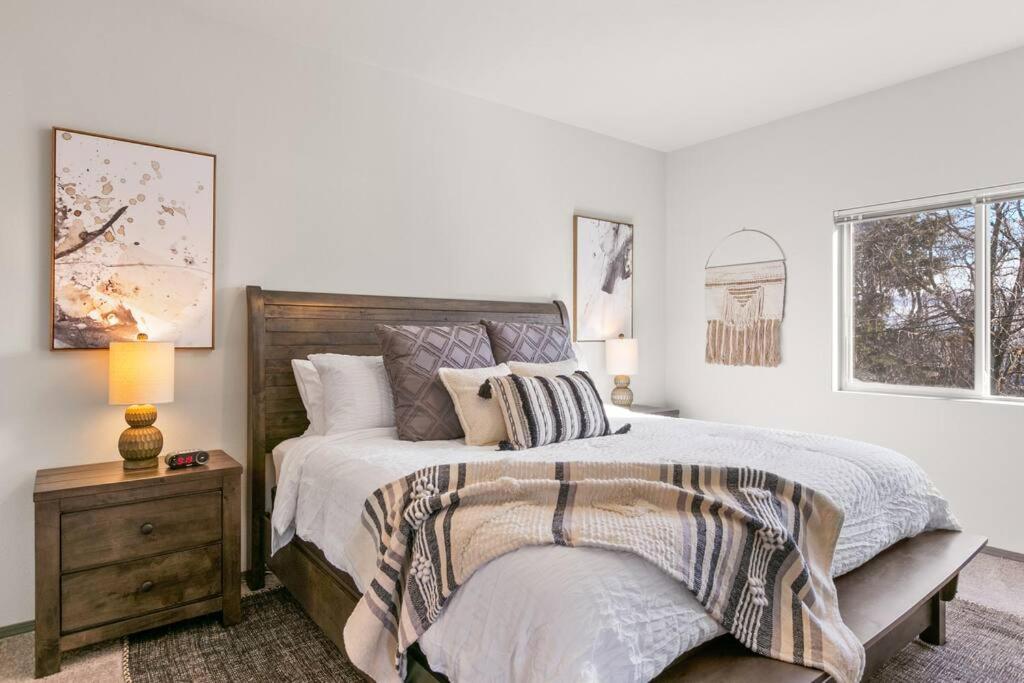 Hotel New 2 Bed 2 Bath Near Perry Dist and DT - Image 1