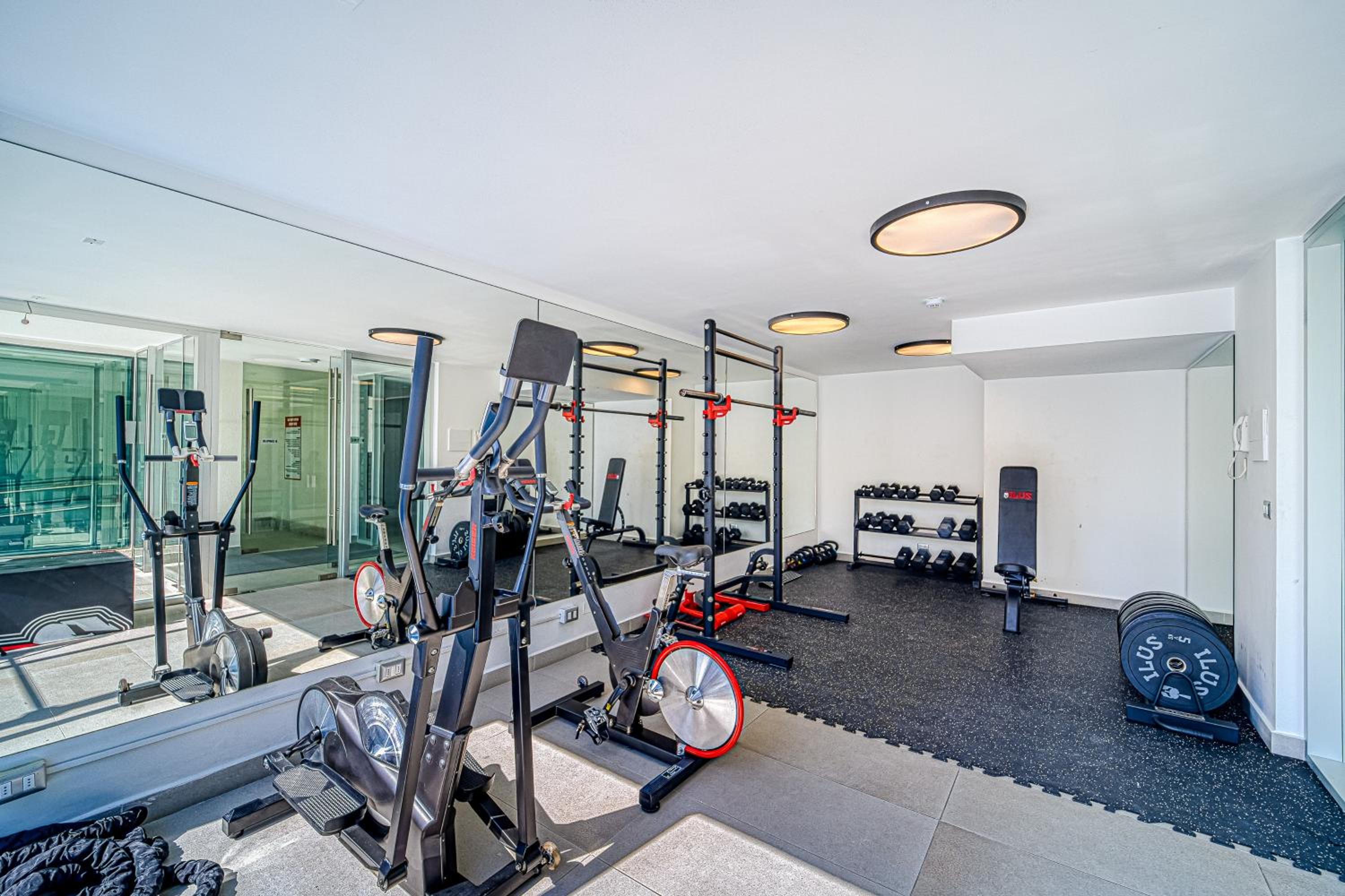 Galerna Home 2BR W/Balcony, Wifi & Parking.