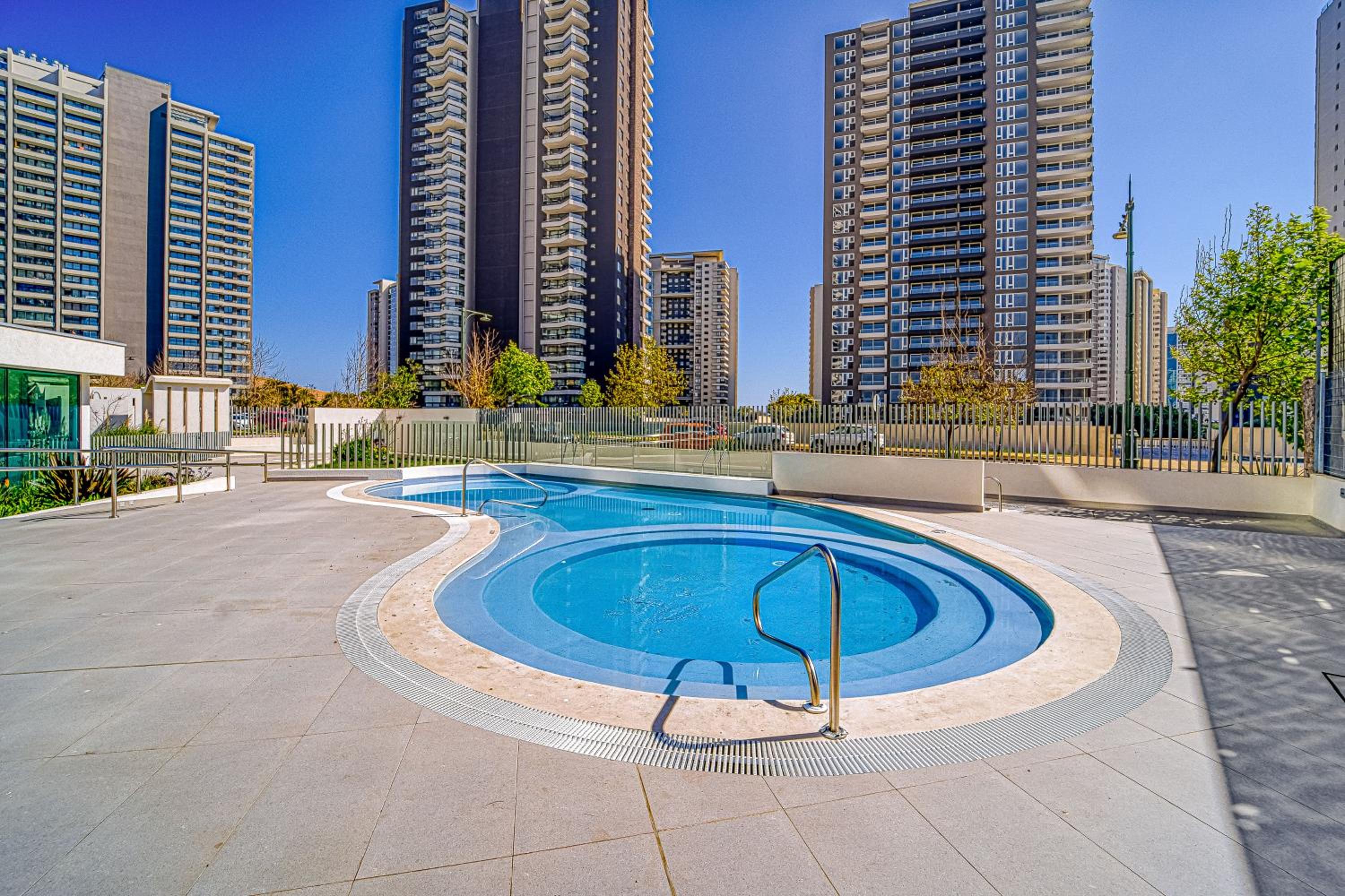 Galerna Home 2BR W/Balcony, Wifi & Parking.