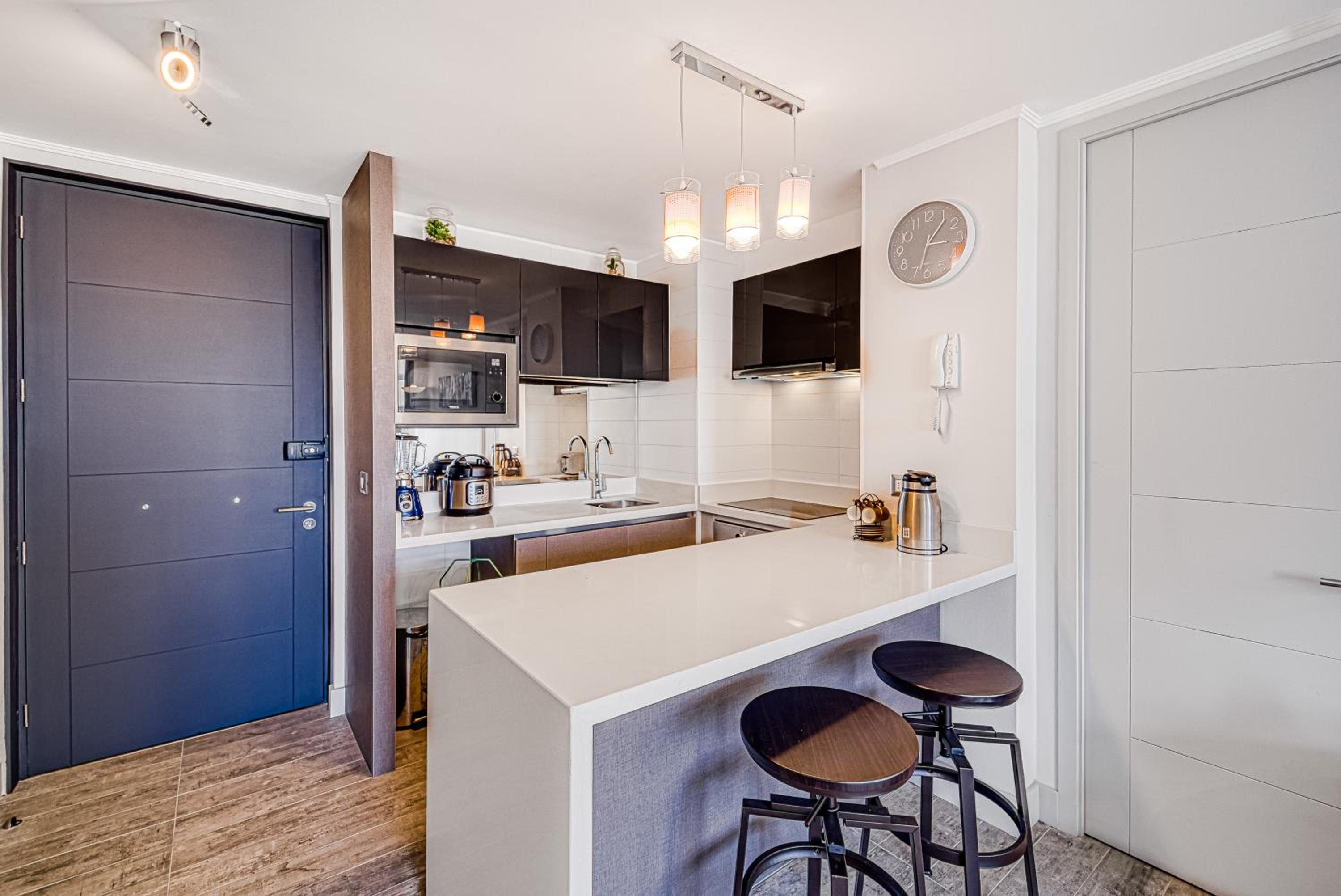 Galerna Home 2BR W/Balcony, Wifi & Parking.