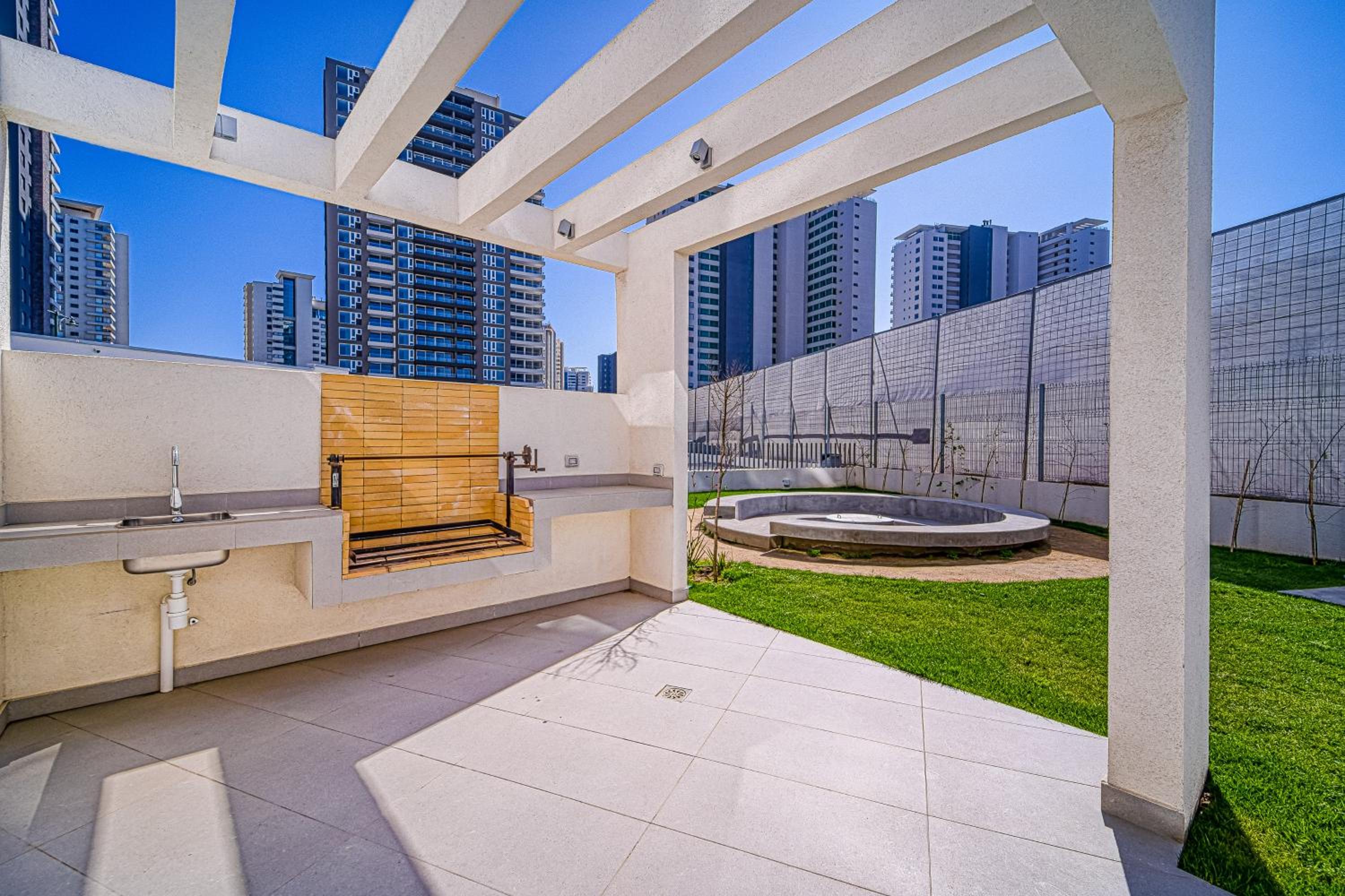 Galerna Home 2BR W/Balcony, Wifi & Parking.