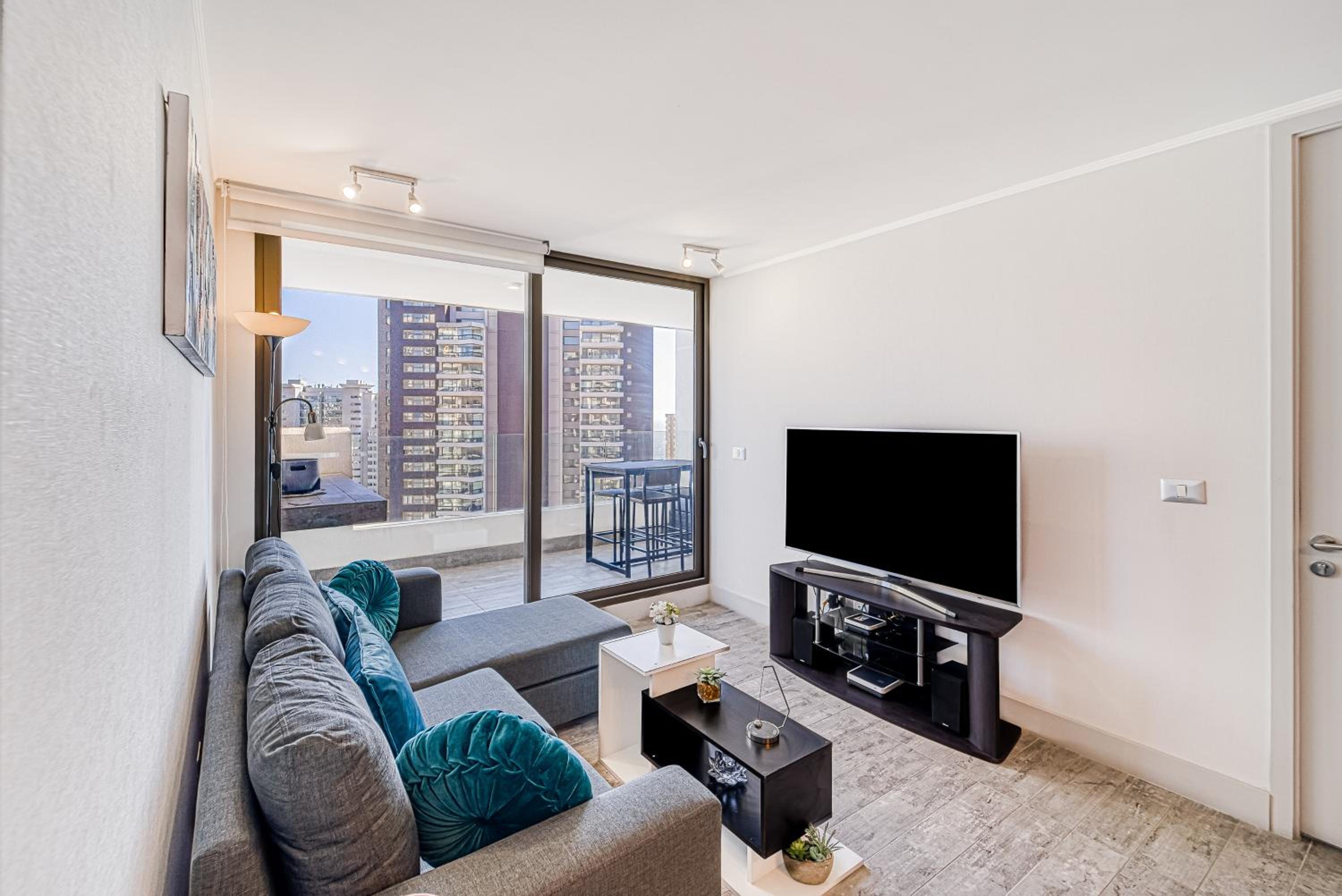 Galerna Home 2BR W/Balcony, Wifi & Parking.