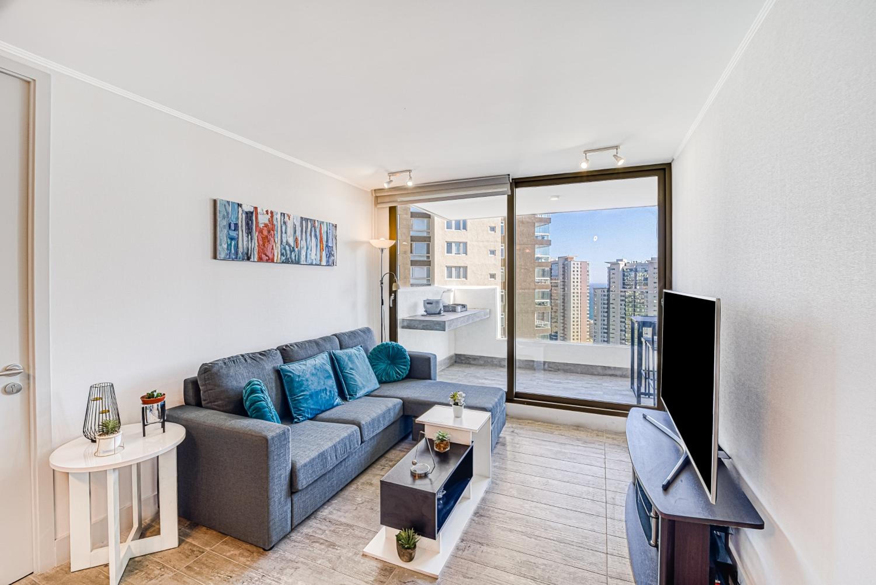 Galerna Home 2BR W/Balcony, Wifi & Parking.