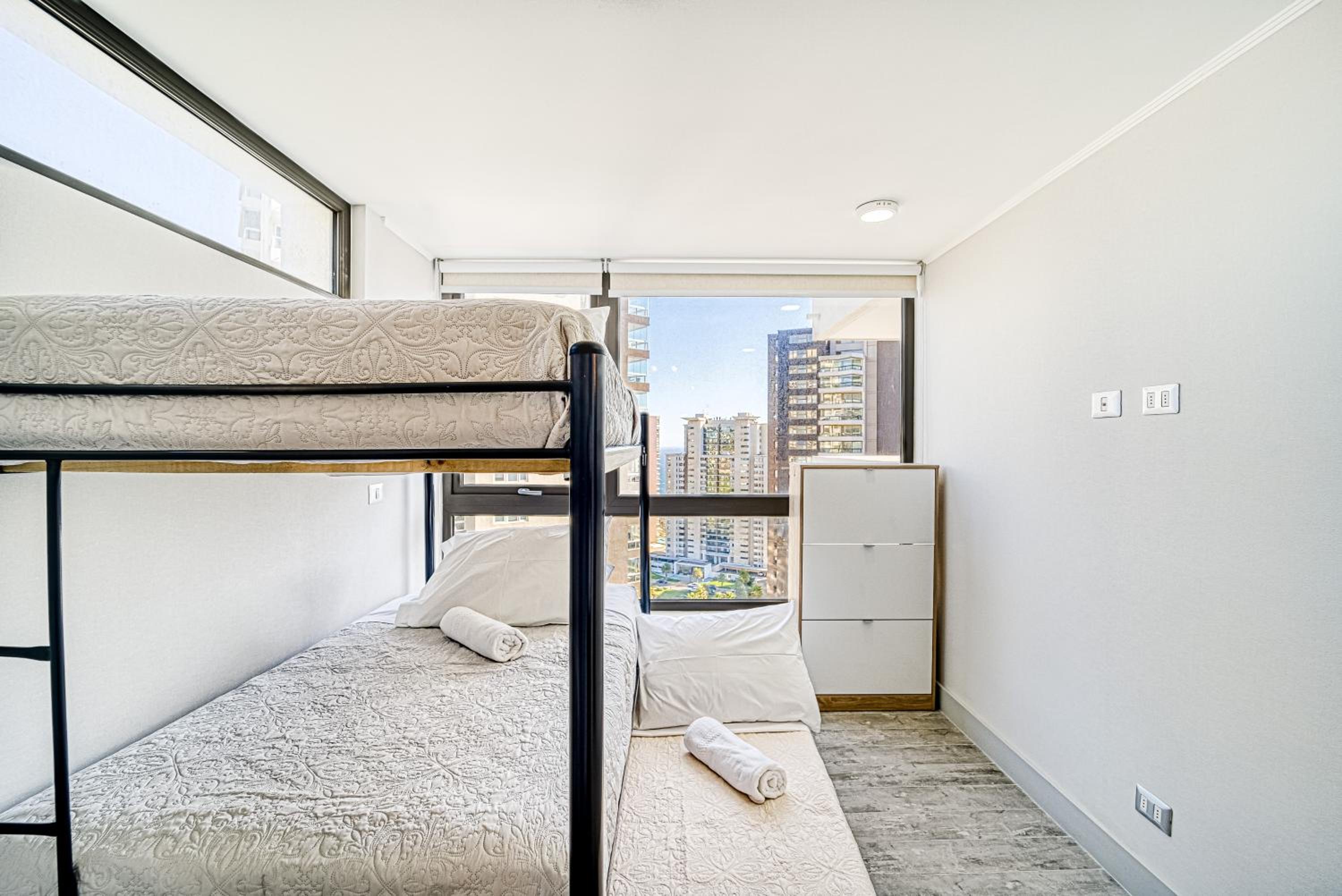 Galerna Home 2BR W/Balcony, Wifi & Parking.