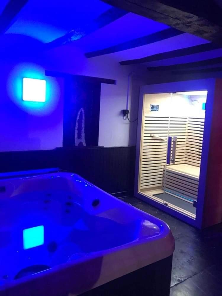 Casa Wellness Floreffe jacuzzi