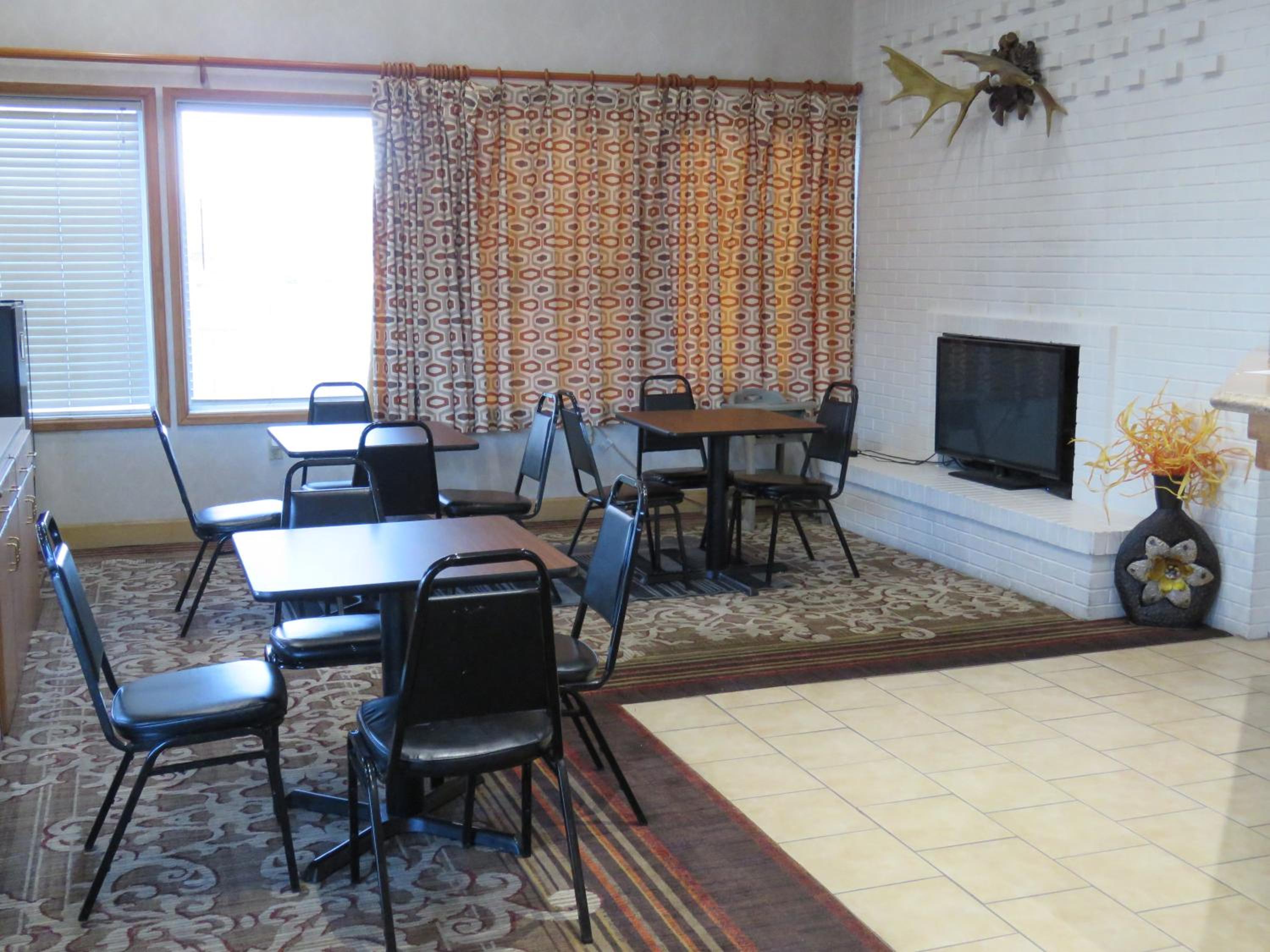 Elko Vacations - Thunderbird Motel - Property Image 5