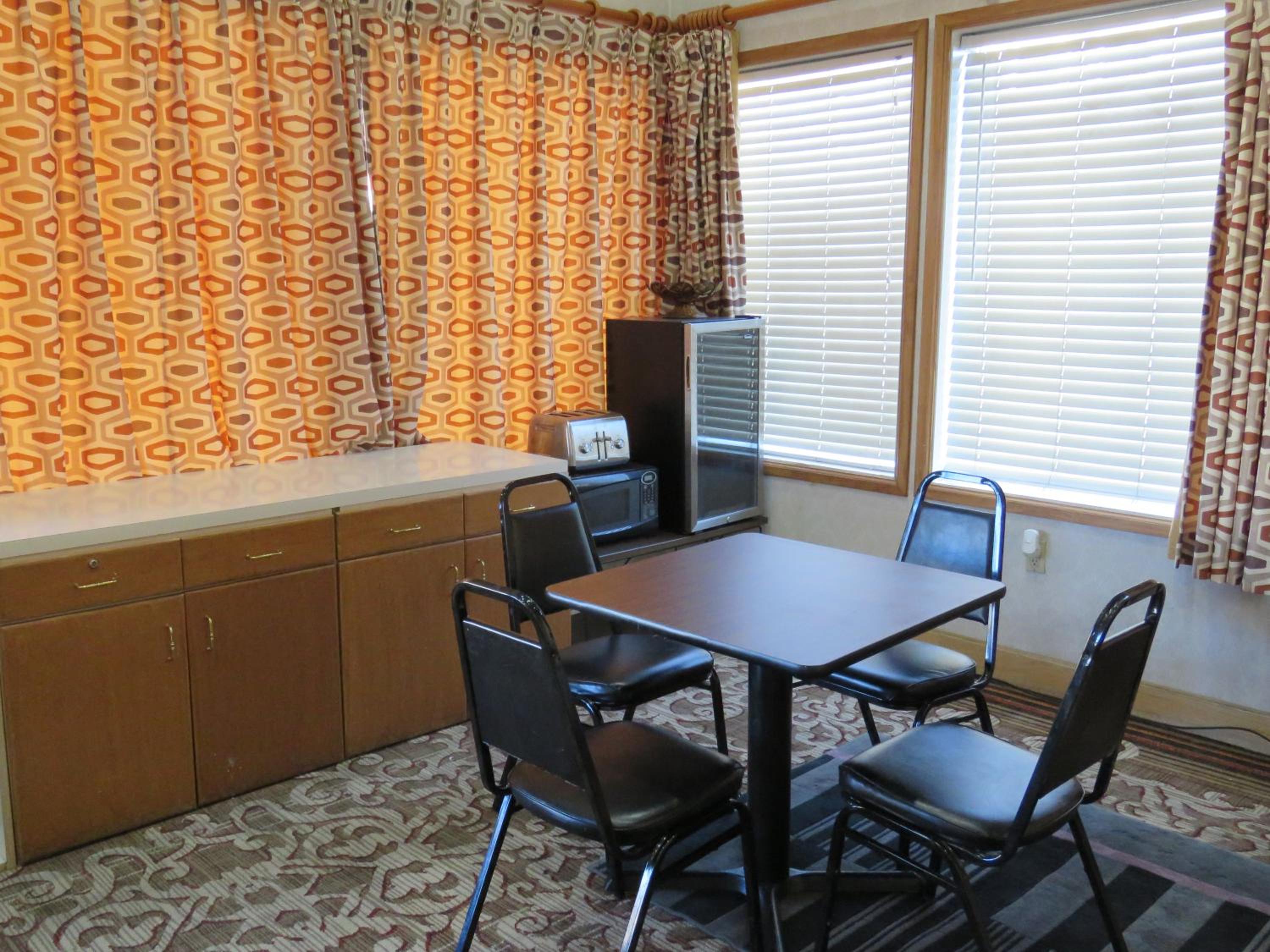Elko Vacations - Thunderbird Motel - Property Image 2
