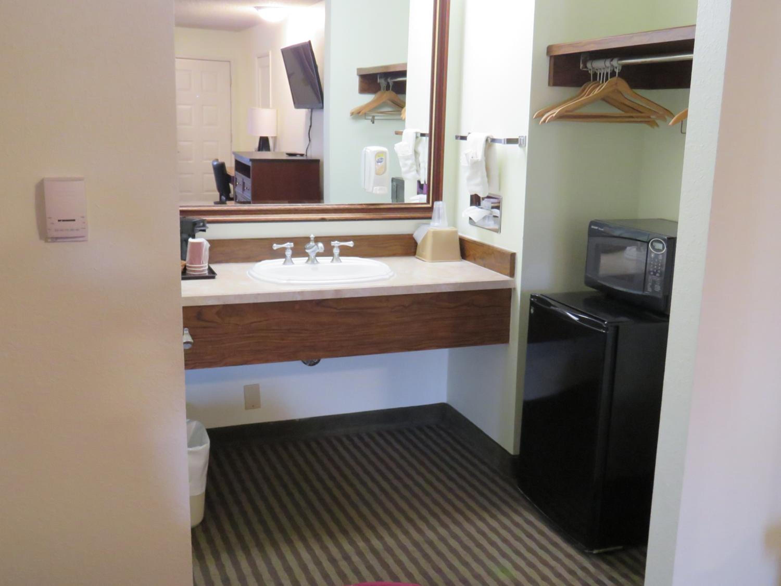 Elko Vacations - Thunderbird Motel - Property Image 28
