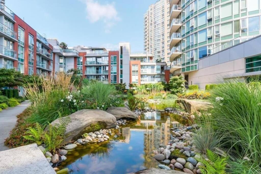 Hotel Downtown King Suite-Surround Views-Pool/Gym/Parkng - Image 1