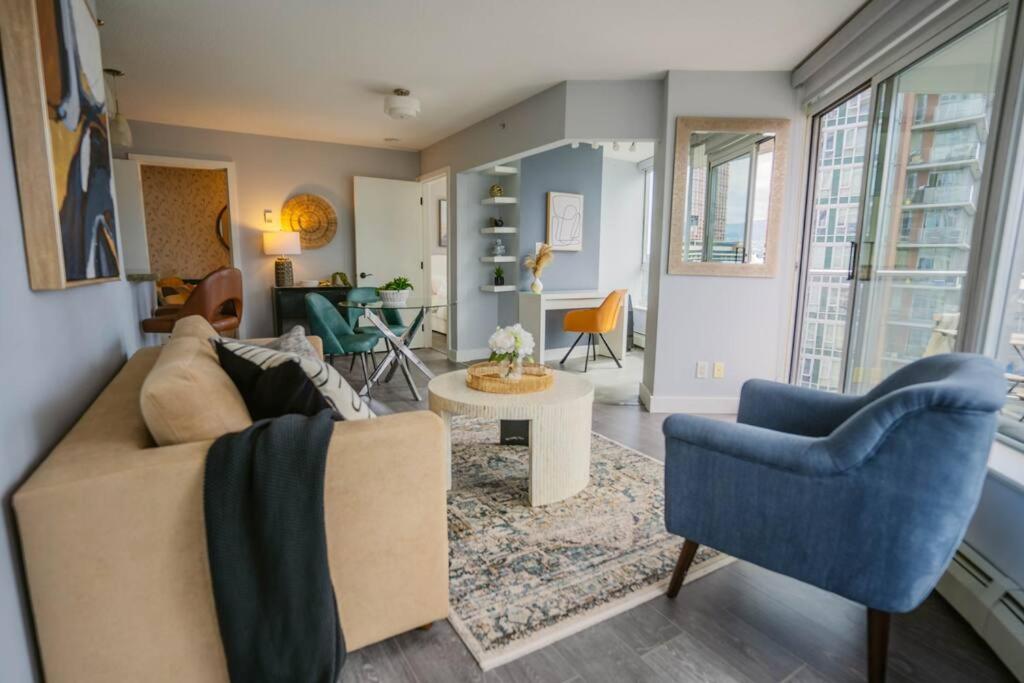Downtown King Suite-Surround Views-Pool/Gym/Parkng