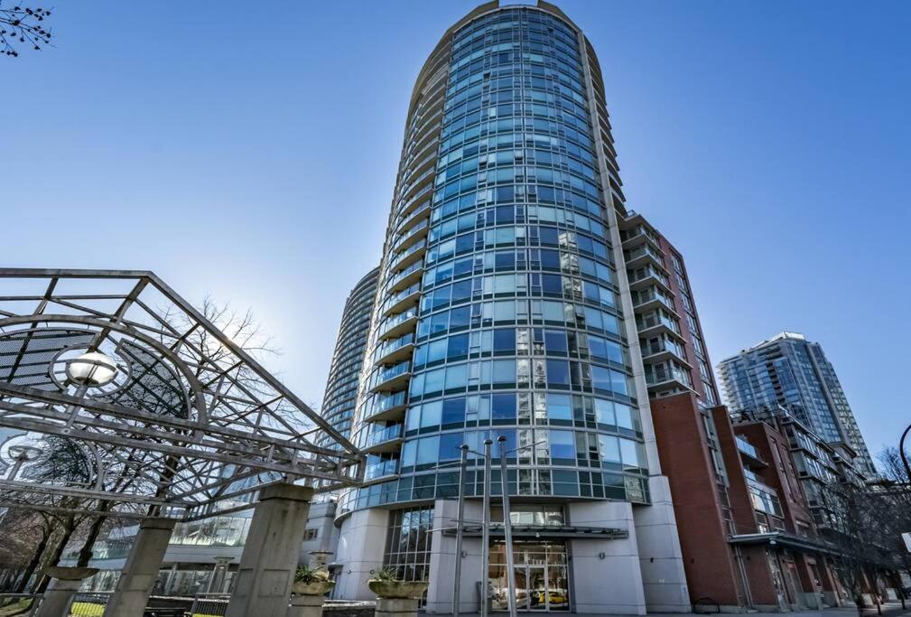 Downtown King Suite-Surround Views-Pool/Gym/Parkng