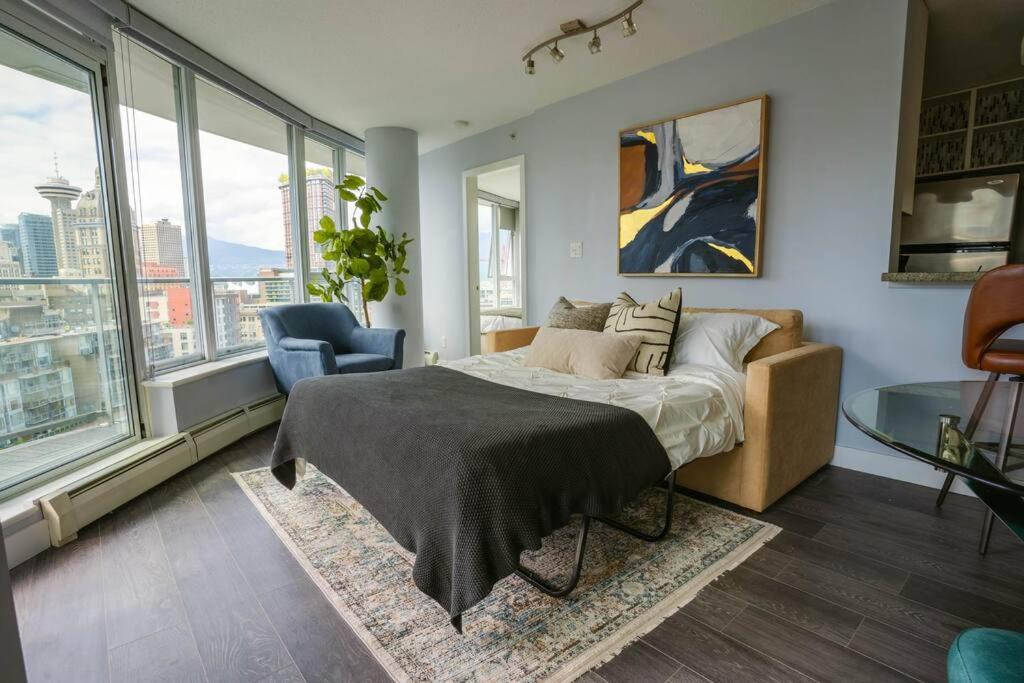 Downtown King Suite-Surround Views-Pool/Gym/Parkng