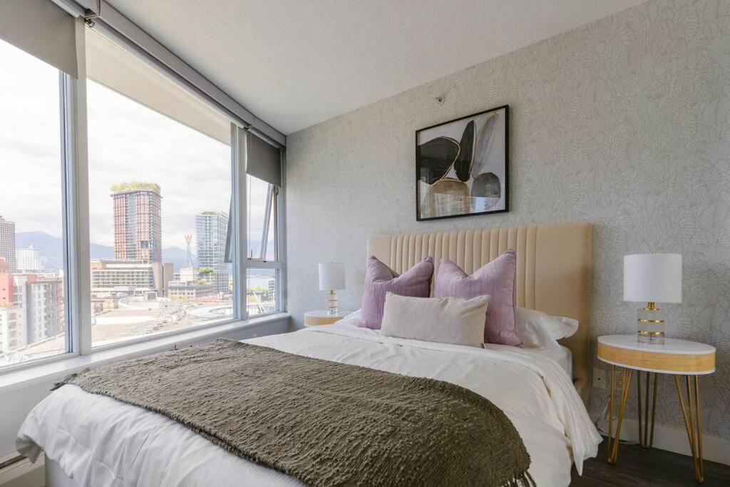 Downtown King Suite-Surround Views-Pool/Gym/Parkng