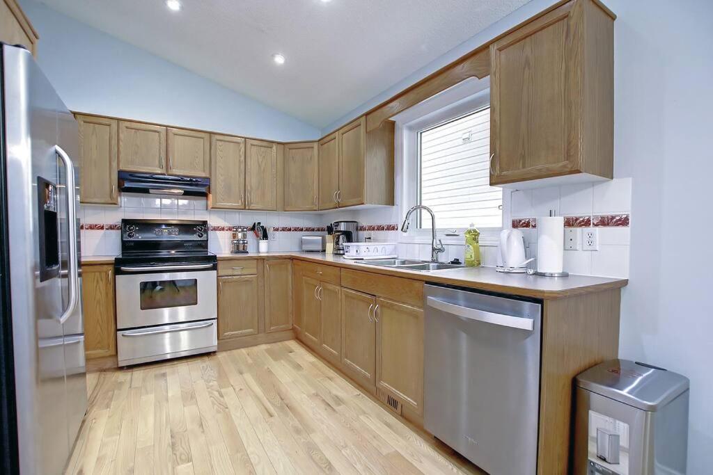 LOVELY 6BDR HOME, 3BTHS, AC, SLEEPS 12, MINS TO DT