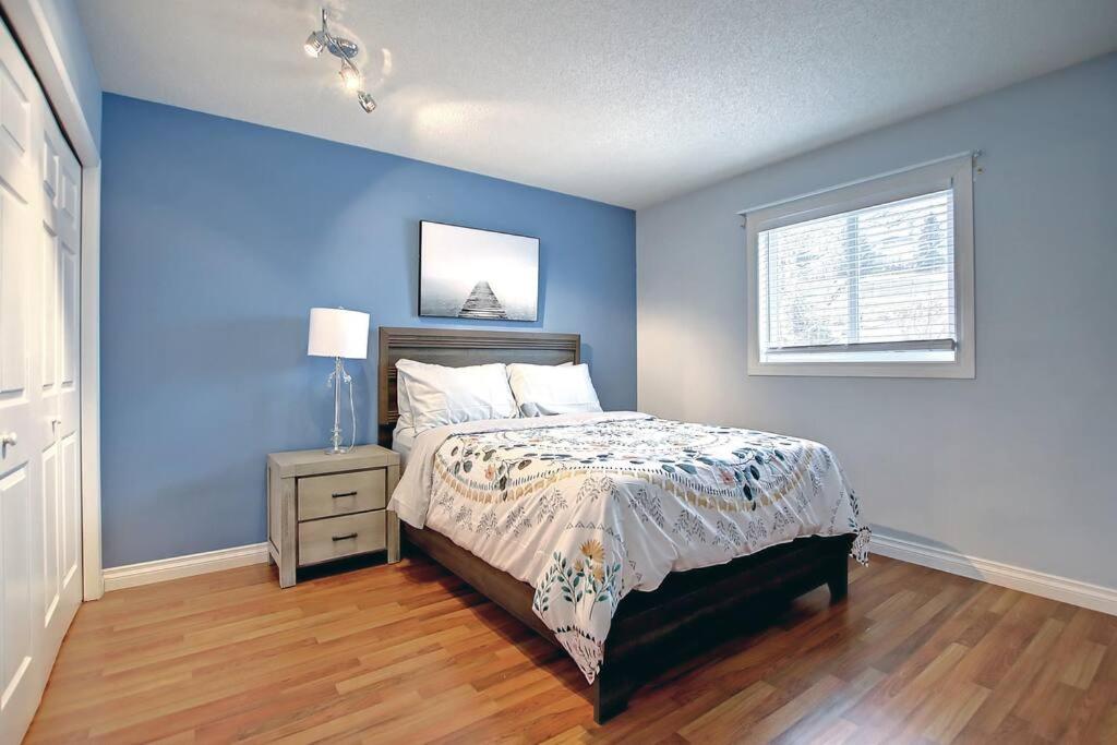 LOVELY 6BDR HOME, 3BTHS, AC, SLEEPS 12, MINS TO DT