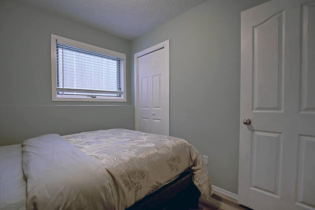 LOVELY 6BDR HOME, 3BTHS, AC, SLEEPS 12, MINS TO DT