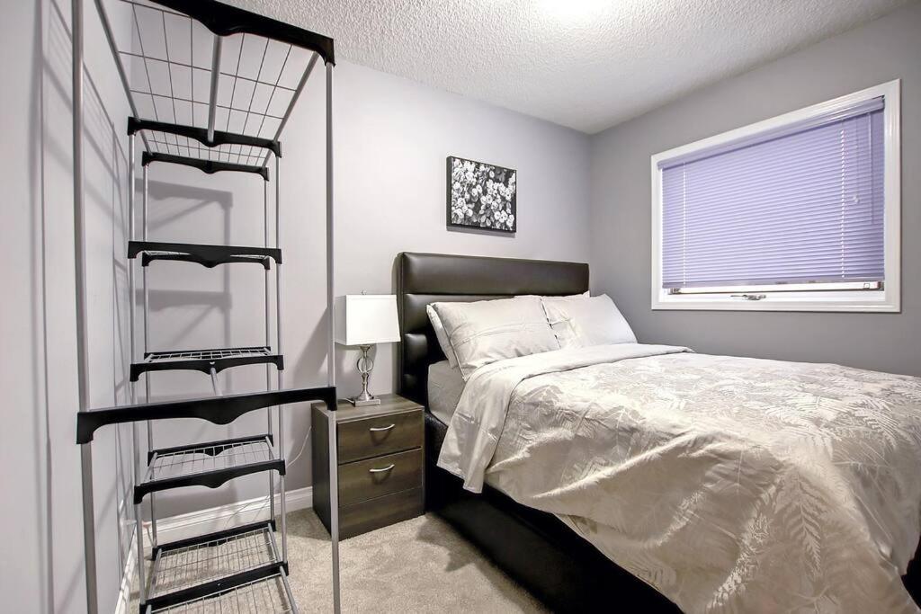 LOVELY 6BDR HOME, 3BTHS, AC, SLEEPS 12, MINS TO DT